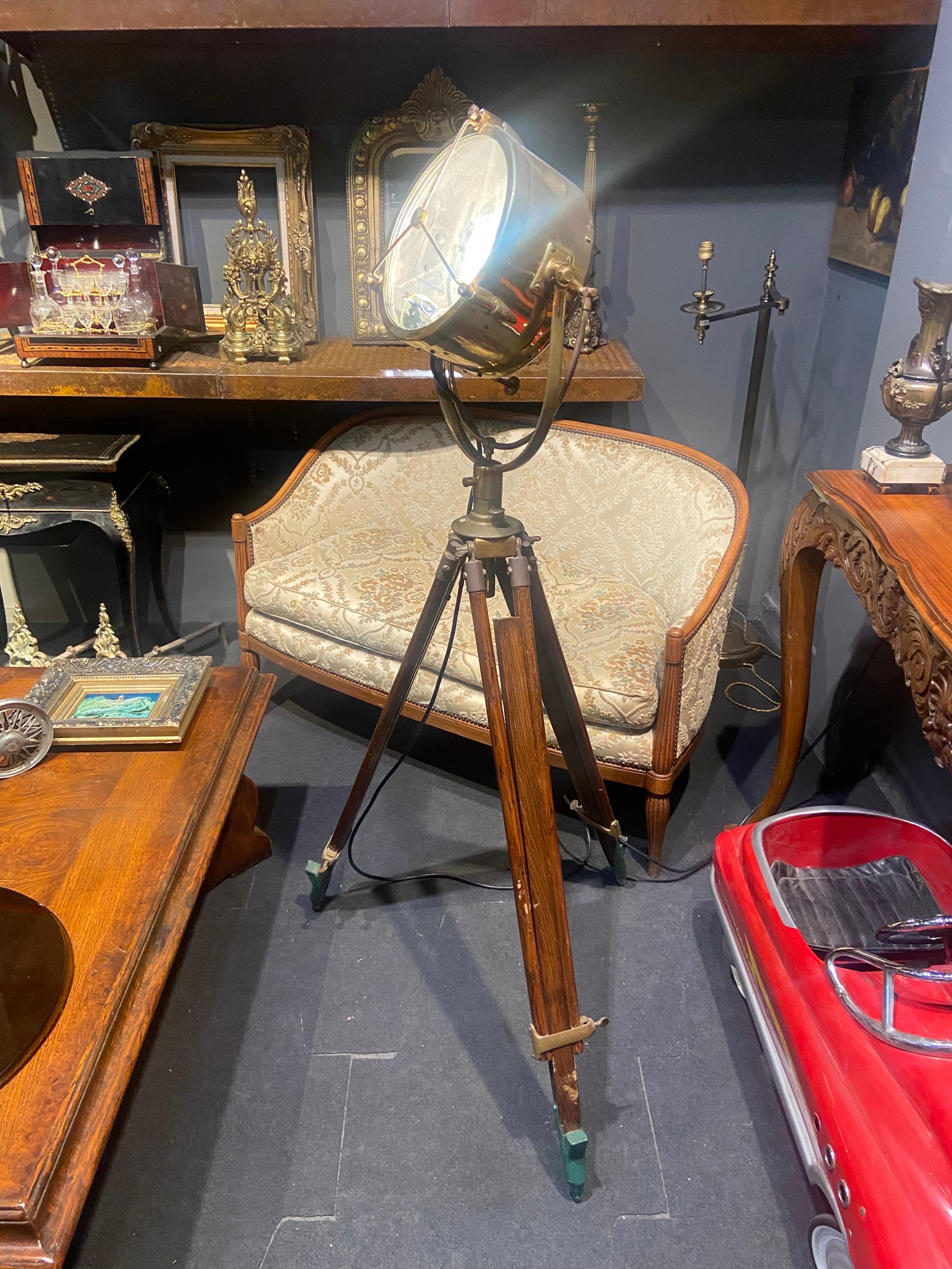 Vintage French Brass Searchlight on Large Wooden Tripod, Floor Lamp For Sale 6