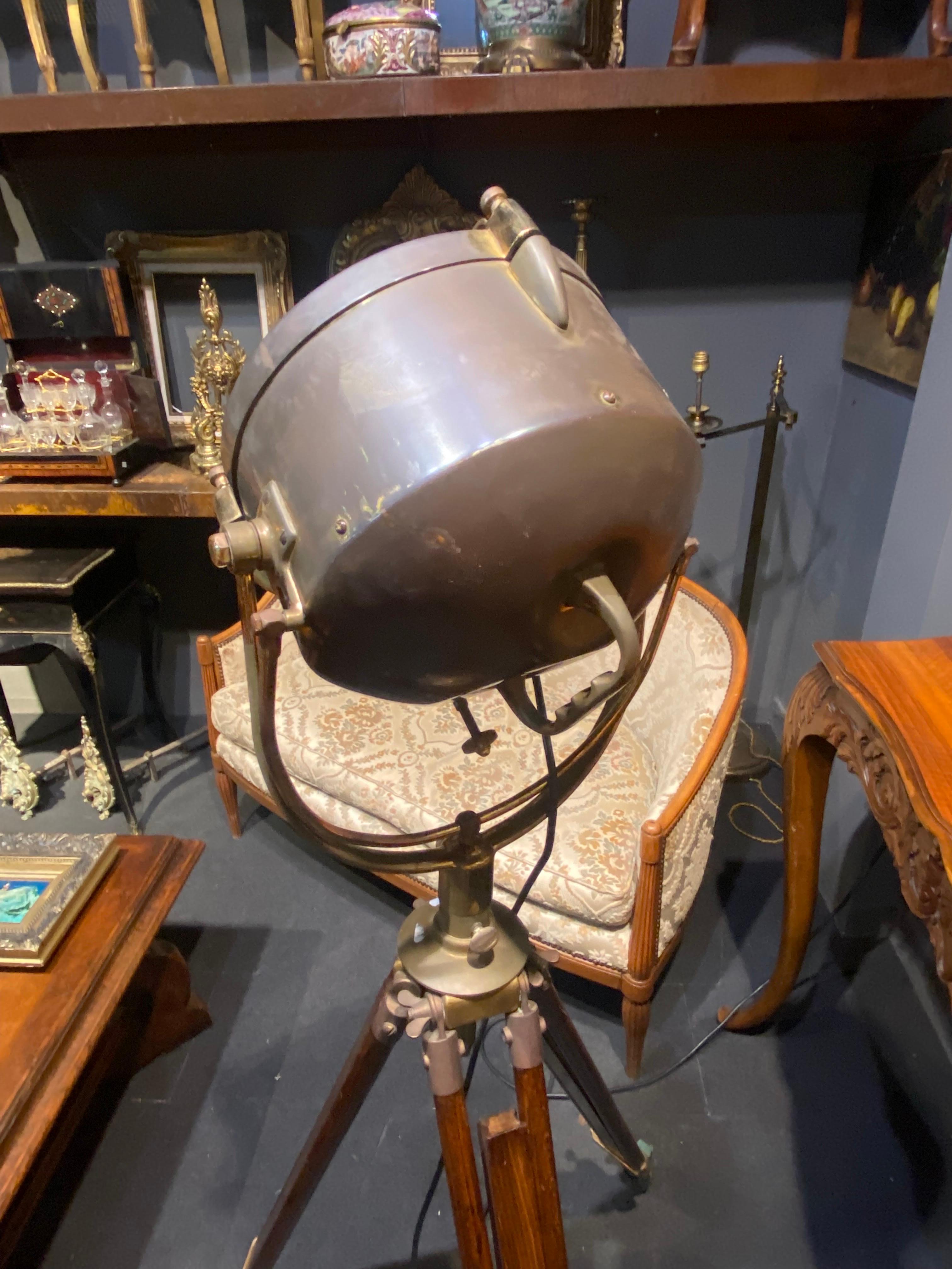 Vintage French Brass Searchlight on Large Wooden Tripod, Floor Lamp For Sale 10