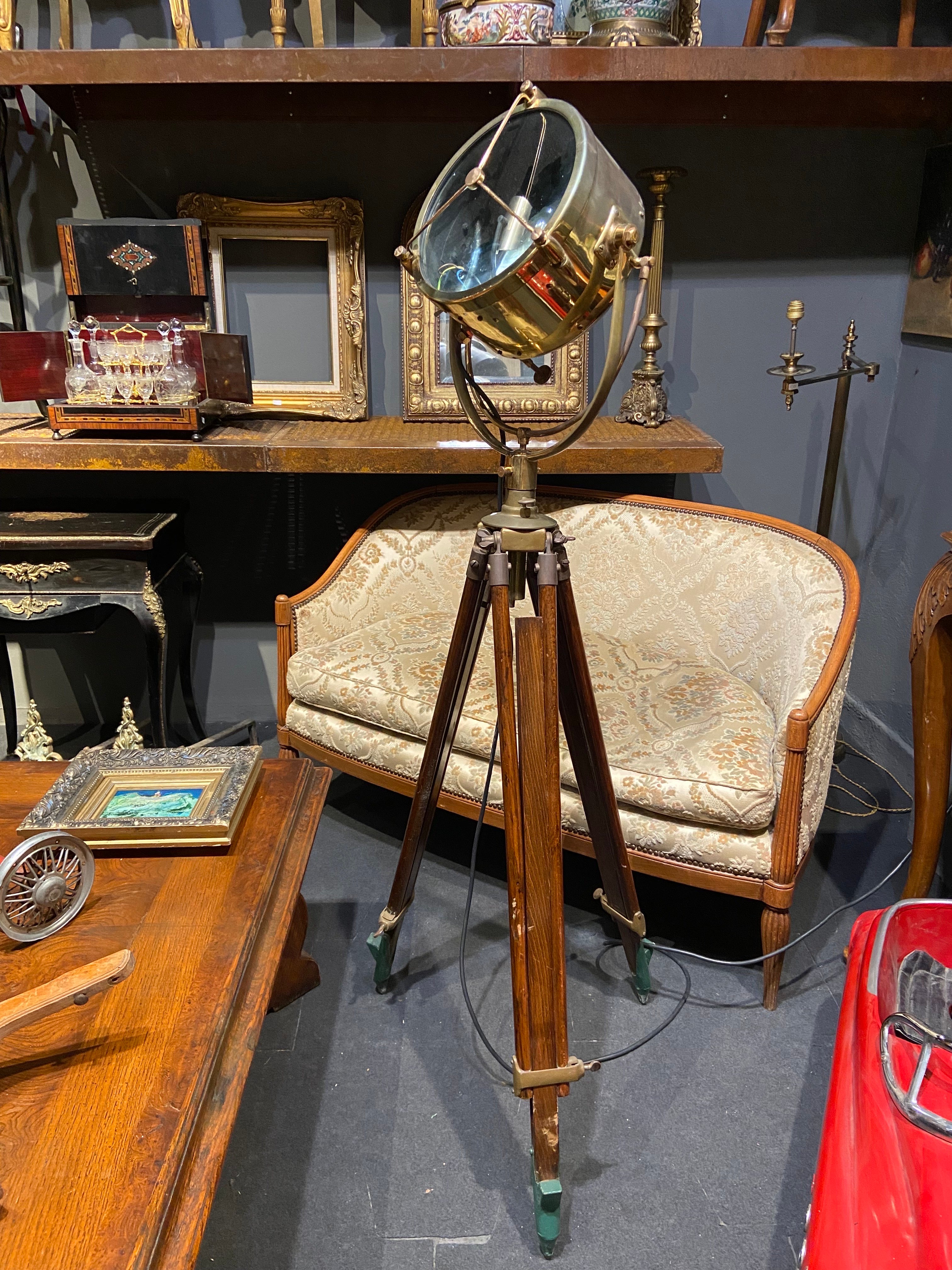 Vintage French Brass Searchlight on Large Wooden Tripod, Floor Lamp In Good Condition For Sale In Sofia, BG