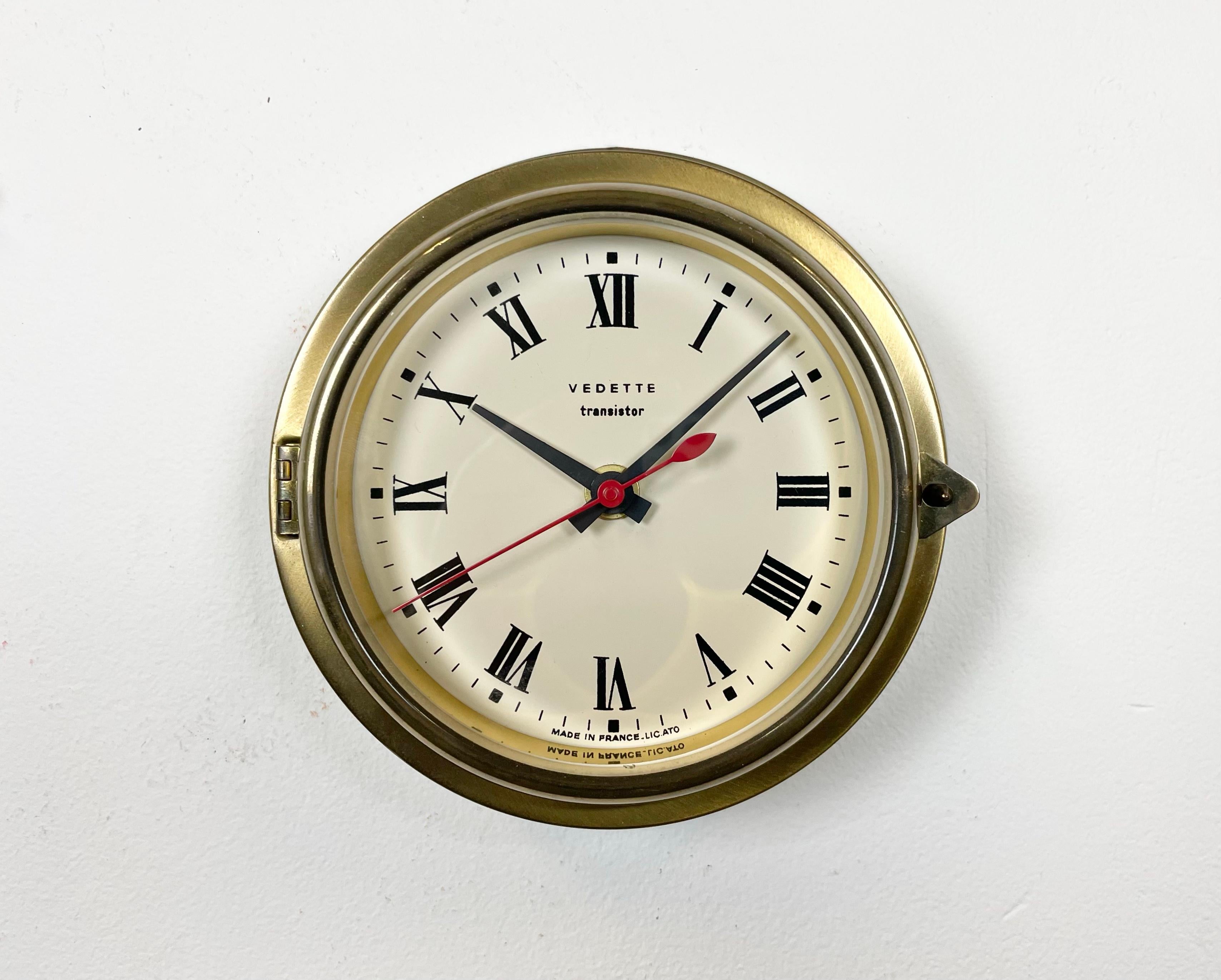 Vintage ships clock made by Vedette in France during the 1950s.It features a brass body frame, plastic dial and clear glass cover. This item has been converted into a battery-powered clockwork and works on just 1 x AA battery.