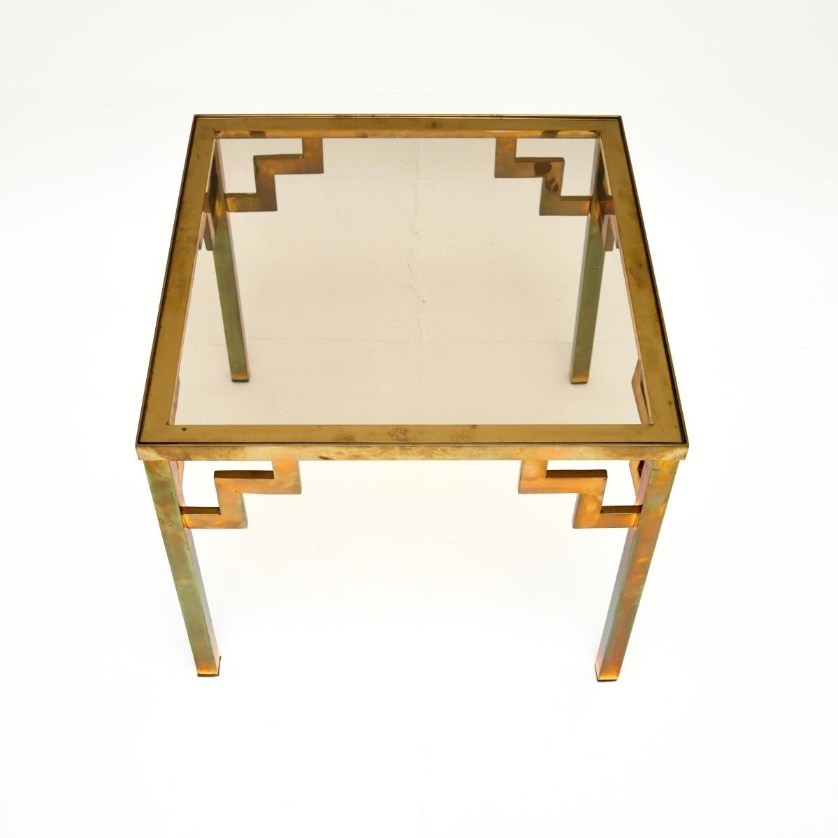 Mesa auxiliar / de centro vintage francesa de latón Francés en venta