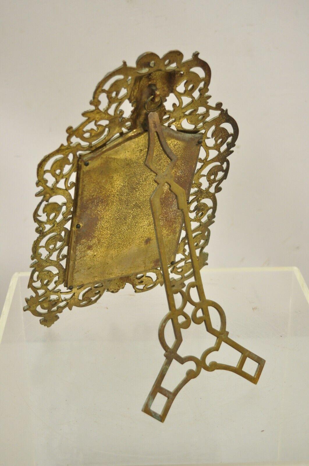 Petit miroir de coiffeuse vintage français en laiton biseauté en verre avec visage de Bacchus en vente 4