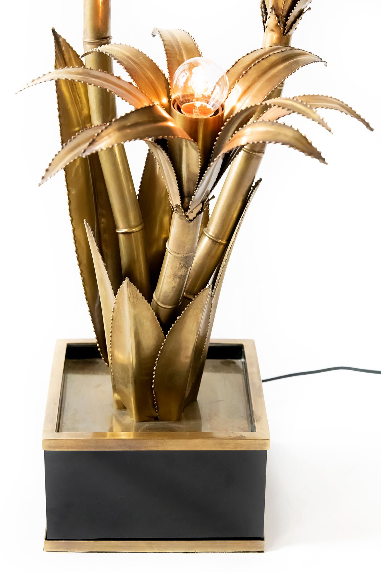 Vintage French Brass Table Lamp with Palm Figures created by Maison Jansen In Good Condition In Vilnius, LT