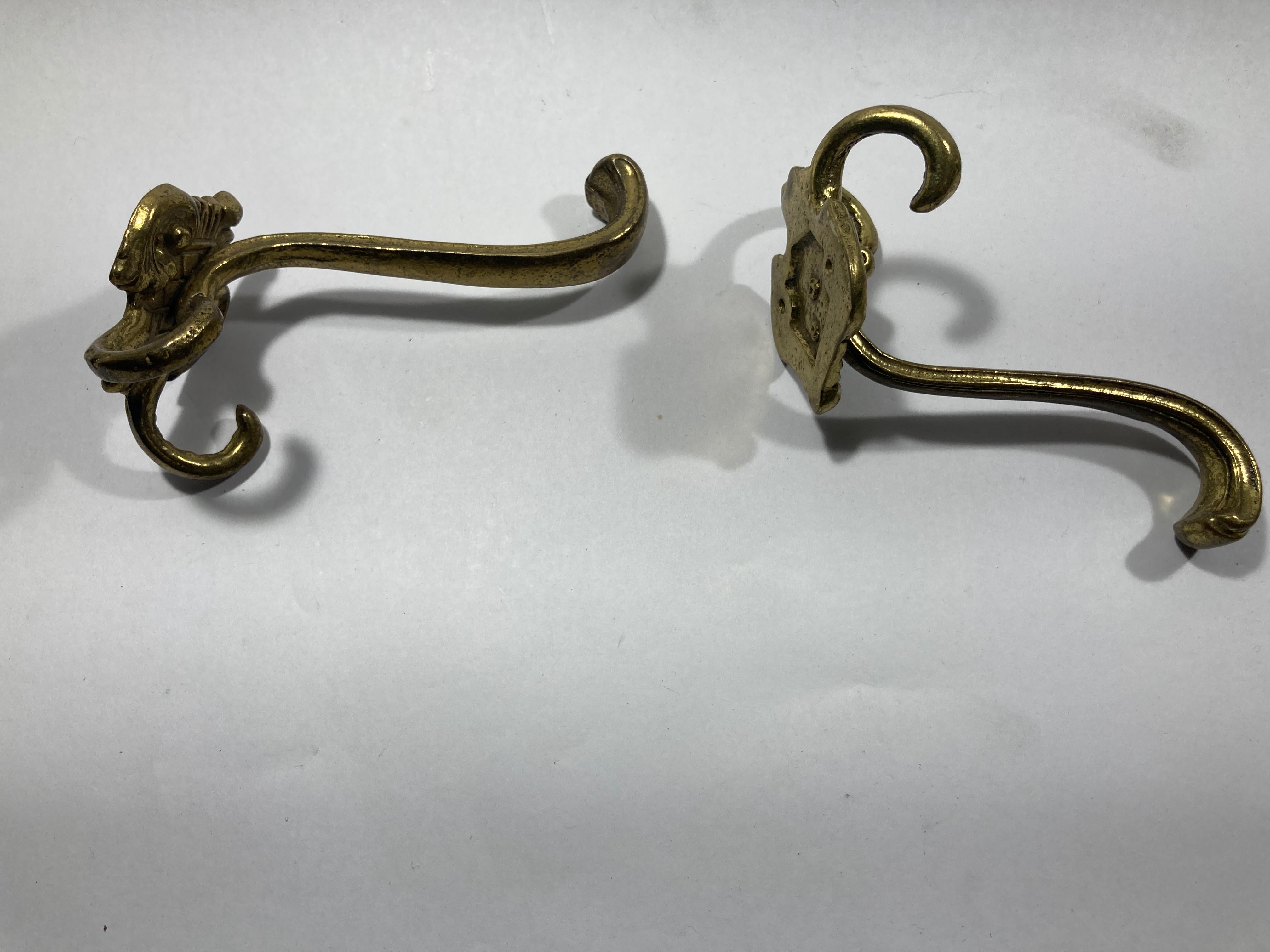 Vintage French Brass Wall Double Hook Set of 2 In Good Condition In North Hollywood, CA