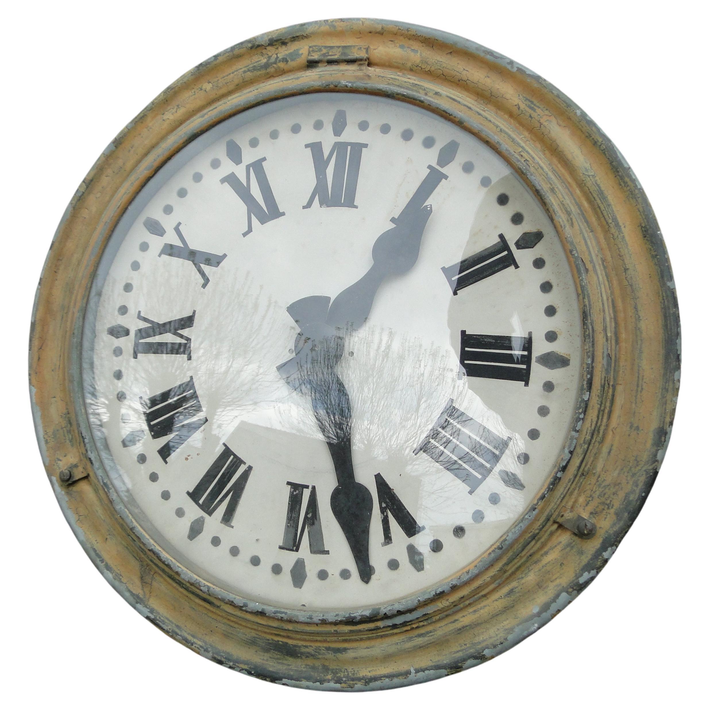Horloge industrielle vintage française de l'usine d'horlogerie de la gare de Brillie, Paris, France
