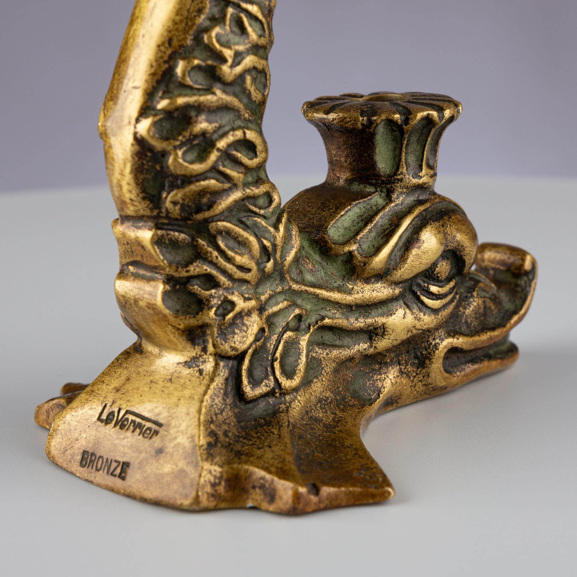 Portacandele francese d'epoca in oro Ormolu con delfino Max Le Verrier in vendita 5