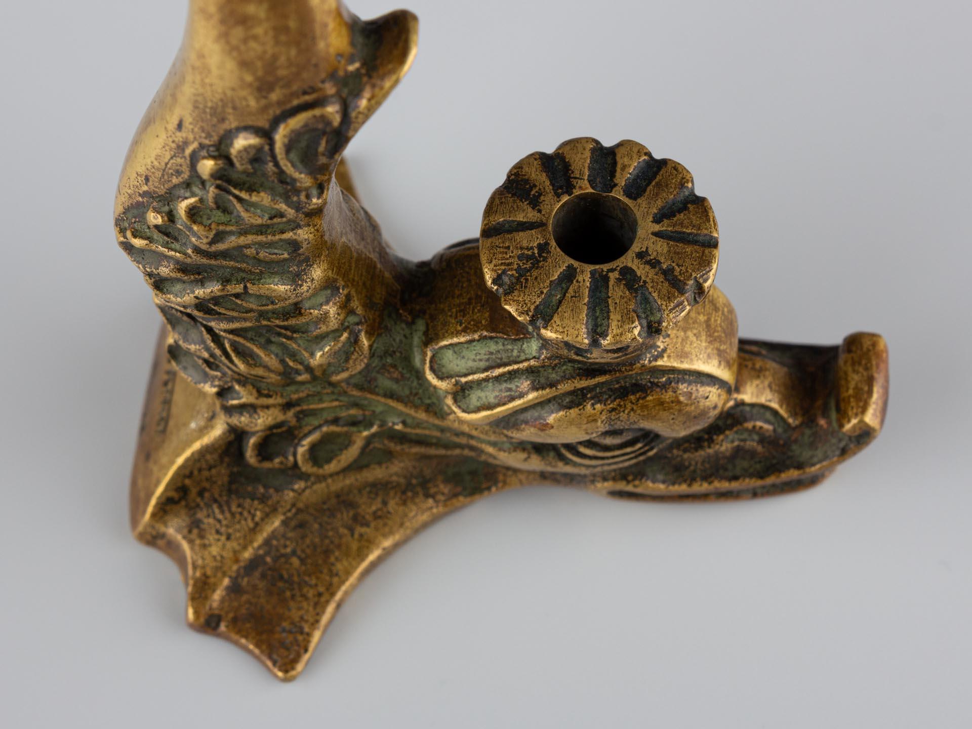 Portacandele francese d'epoca in oro Ormolu con delfino Max Le Verrier in vendita 10
