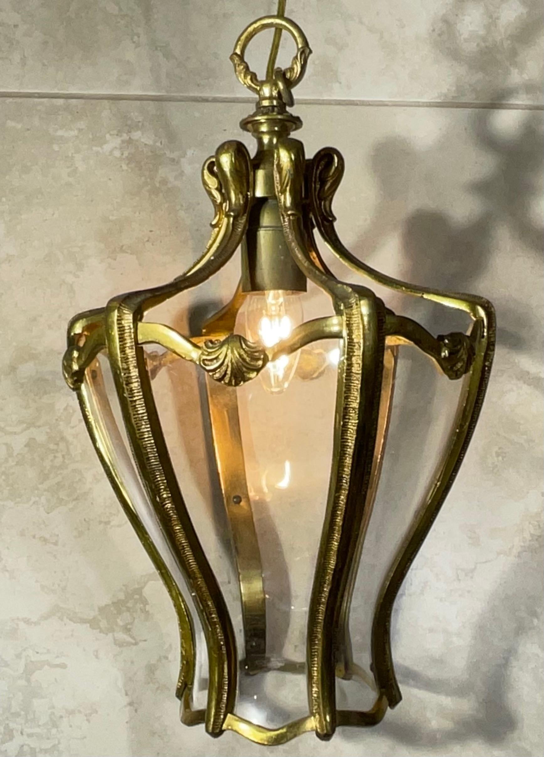 Fatto a mano Lampada a sospensione a lanterna in bronzo francese vintage in vendita