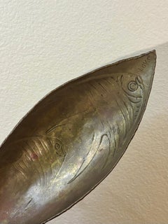 Plato de hojas de bronce francés vintage de Loys Paris, con motivo de peces