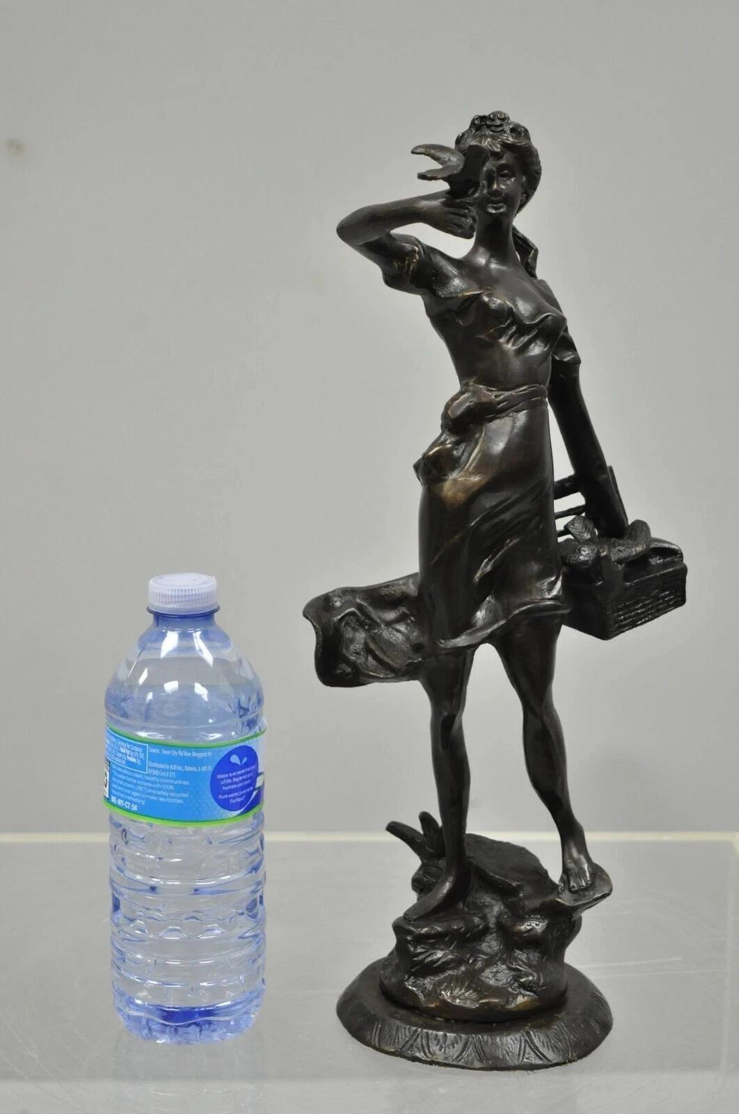 Scultura francese vintage in bronzo di donna con uccelli e cesto di Emile Guillemin in vendita 3