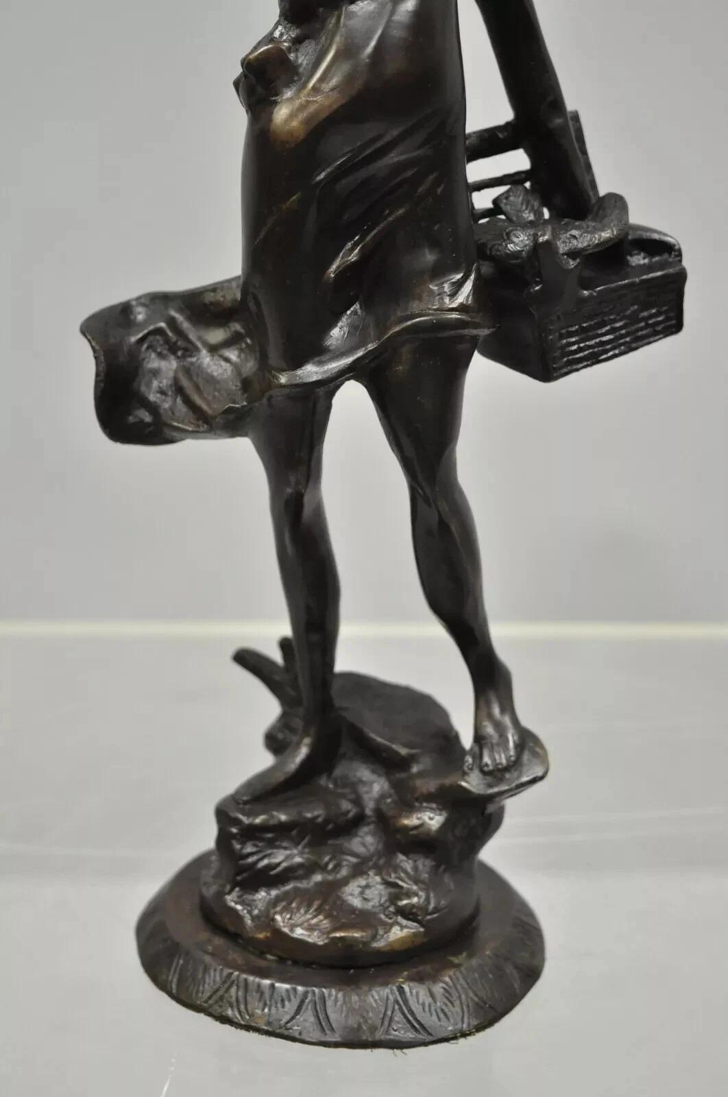 Scultura francese vintage in bronzo di donna con uccelli e cesto di Emile Guillemin In condizioni buone in vendita a Philadelphia, PA