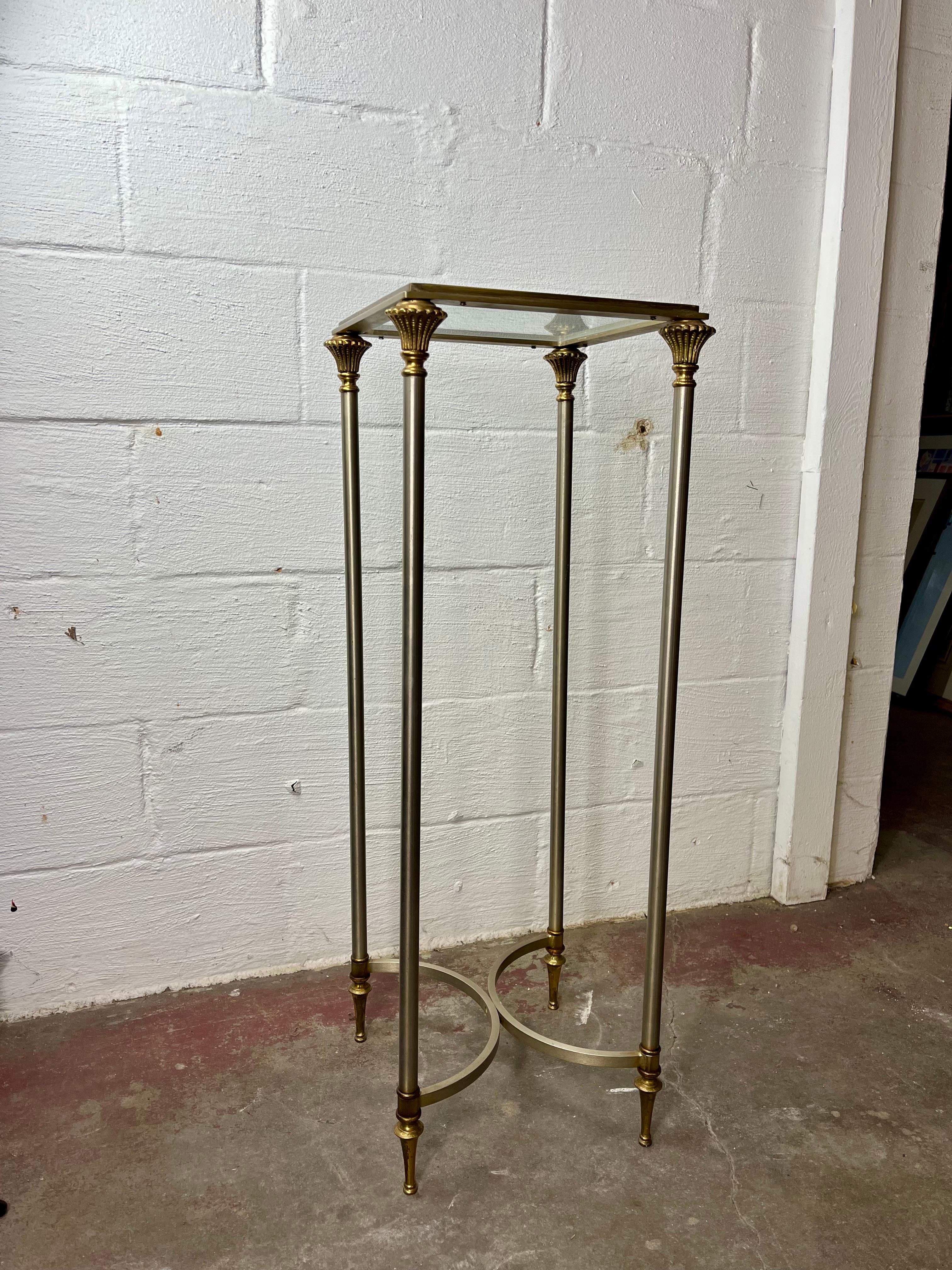 Vintage Französisch gebürstetem Stahl und Messing neoklassischen Directoire Tisch Stand im Angebot 1