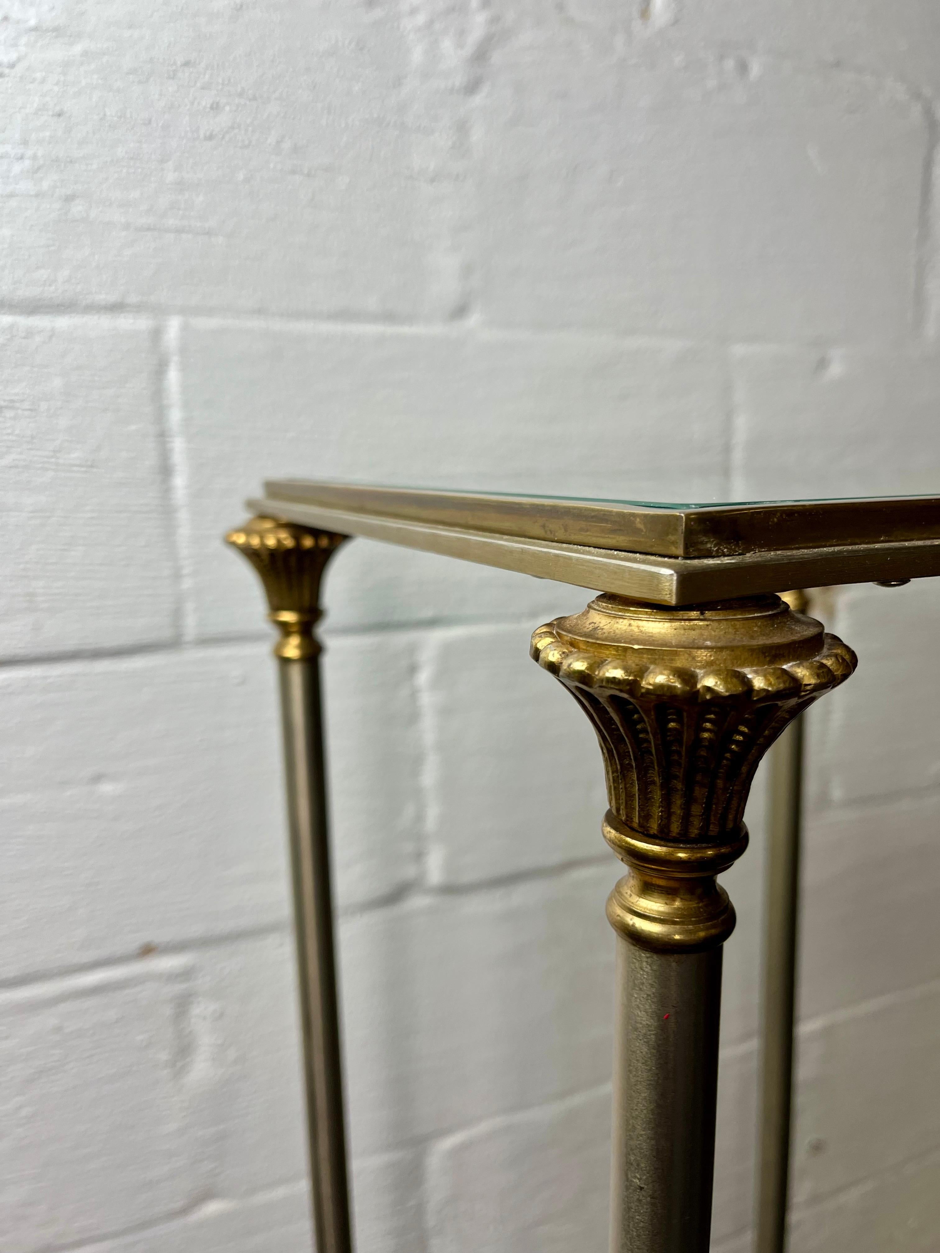 Vintage Französisch gebürstetem Stahl und Messing neoklassischen Directoire Tisch Stand im Angebot 3