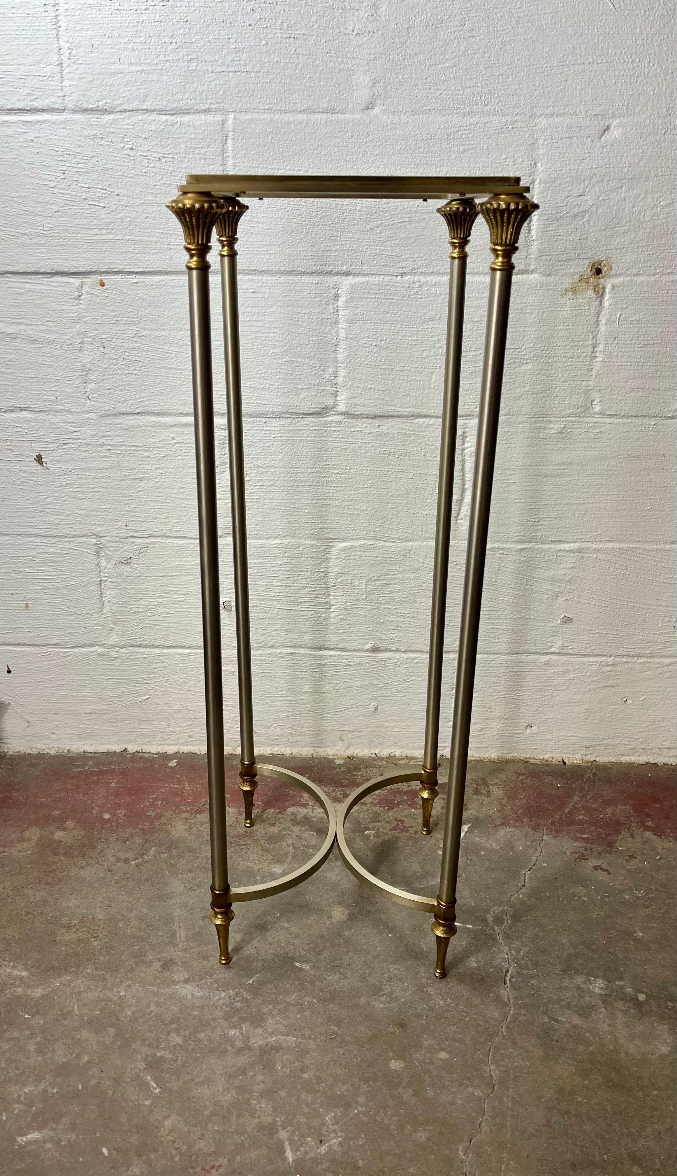 Vintage Französisch gebürstetem Stahl und Messing neoklassischen Directoire Tisch Stand im Angebot 4