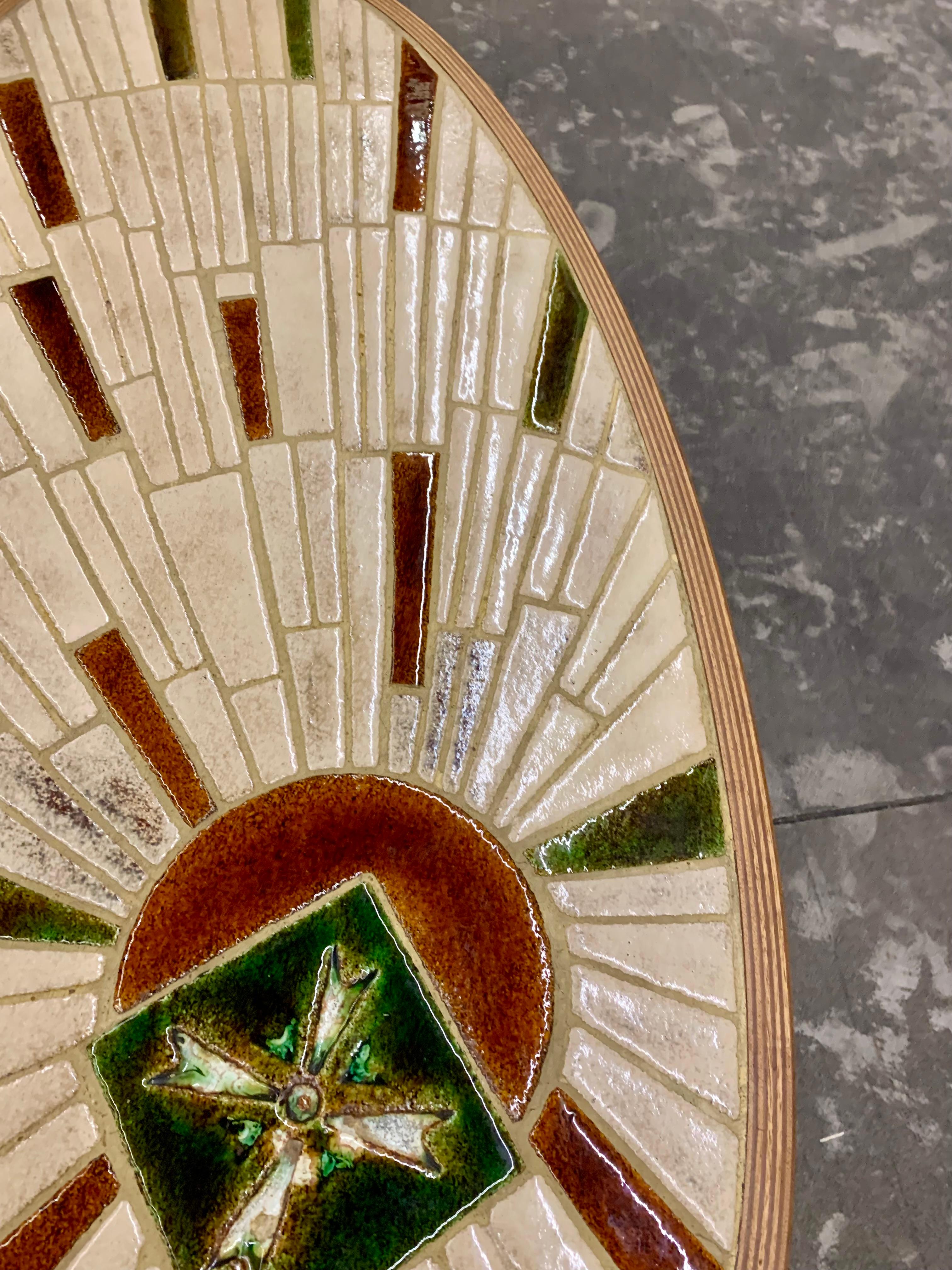 Céramique Table basse brutaliste française des années 1960 en céramique de Vallauris et chêne signée Bar en vente