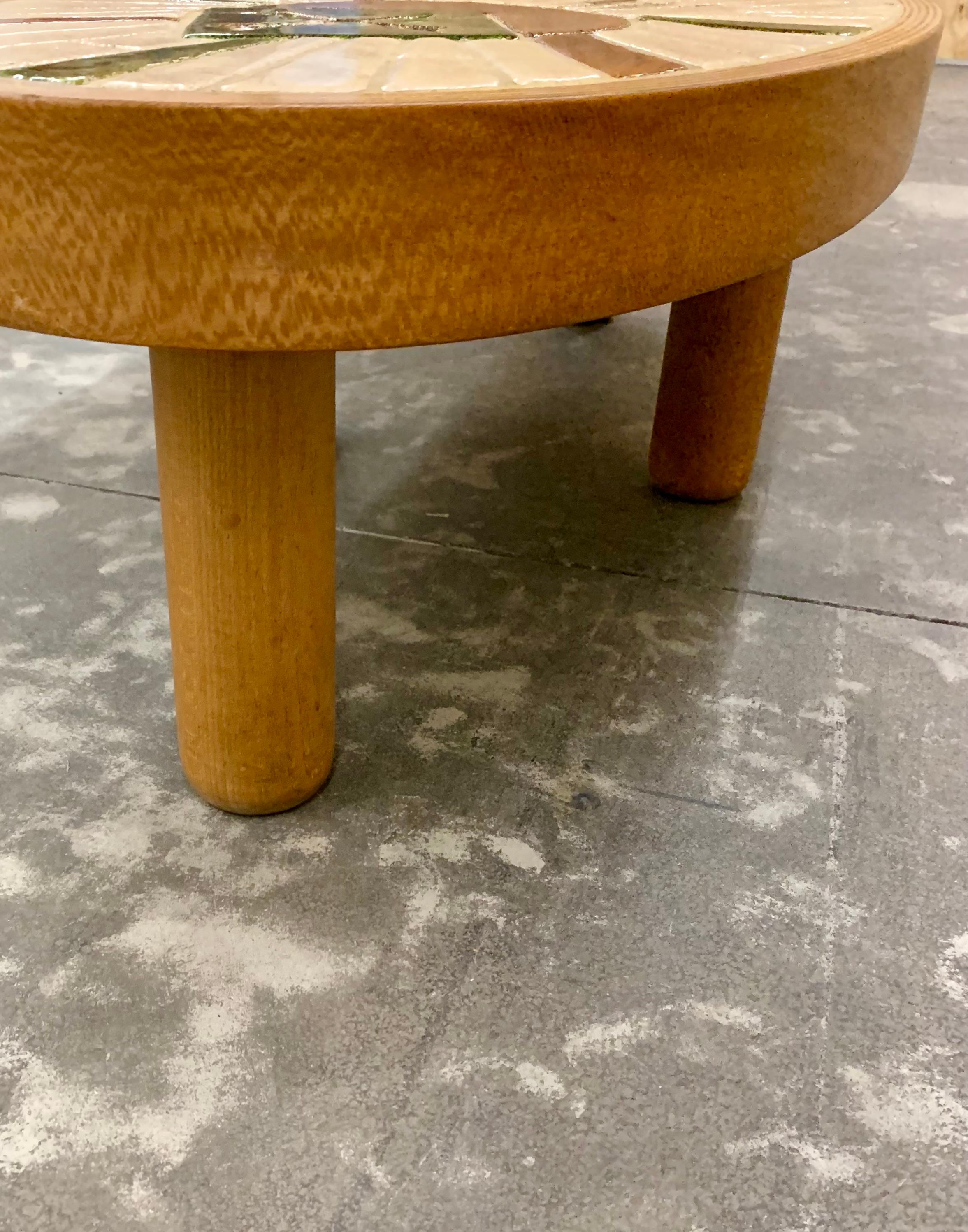 Table basse brutaliste française des années 1960 en céramique de Vallauris et chêne signée Bar en vente 3