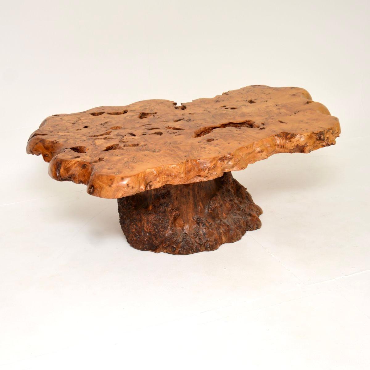 Table basse vintage en ronce de noyer française Bon état à London, GB