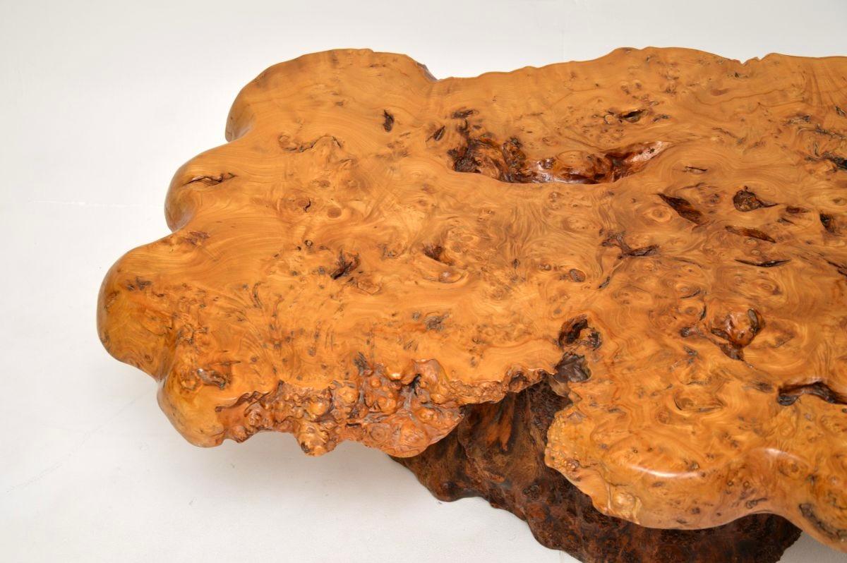 Table basse vintage en ronce de noyer française 1