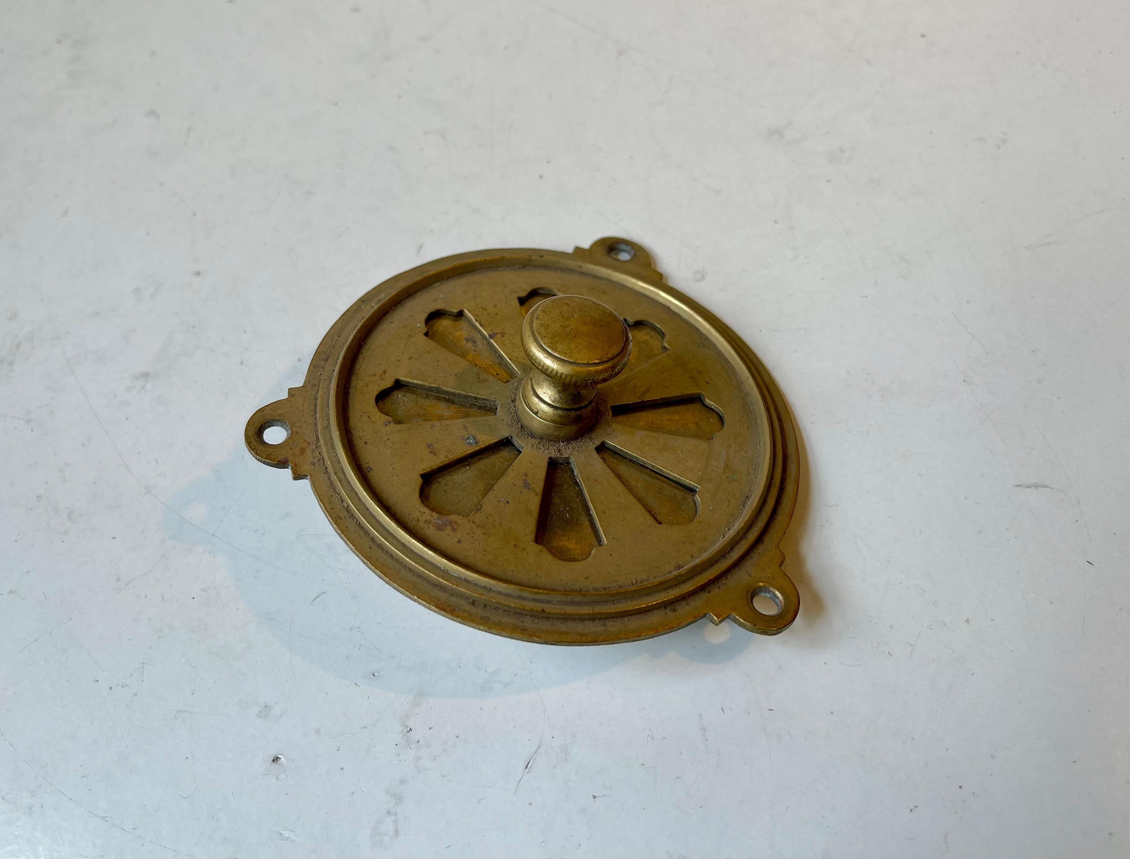 Vintage French Butterfly Air Vent in Brass, 1950s Latón en venta