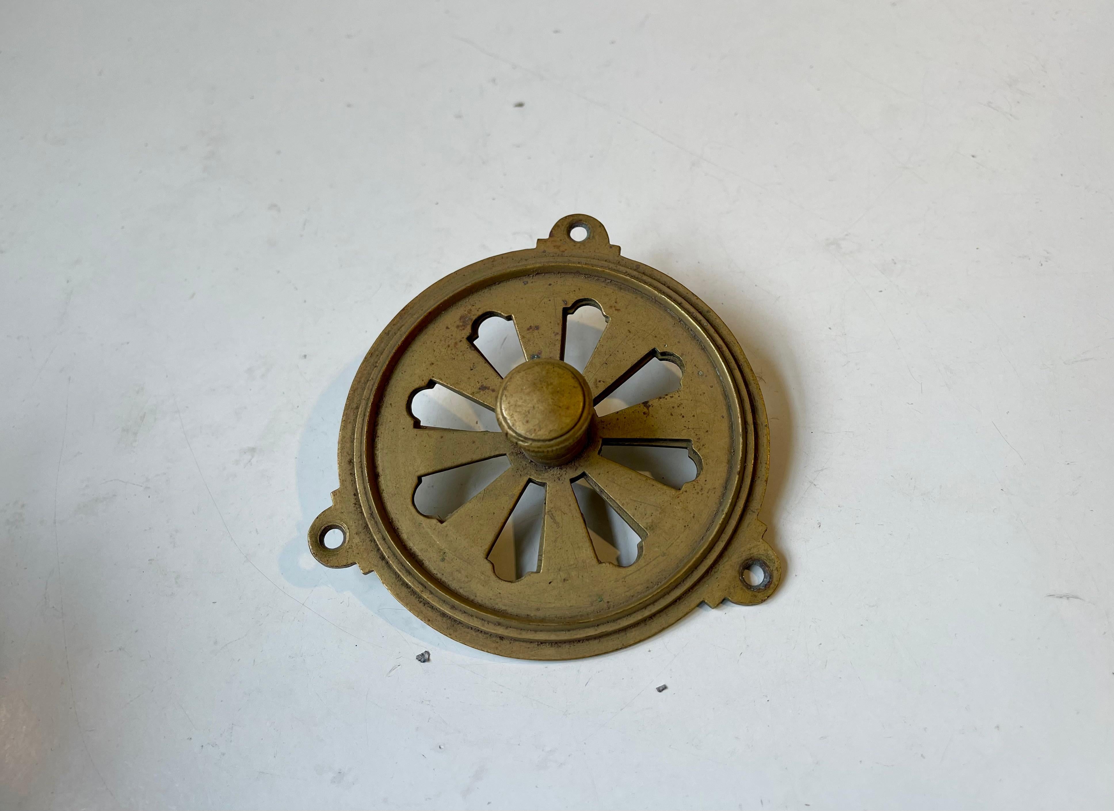Vintage French Butterfly Air Vent in Brass, 1950s en venta 1