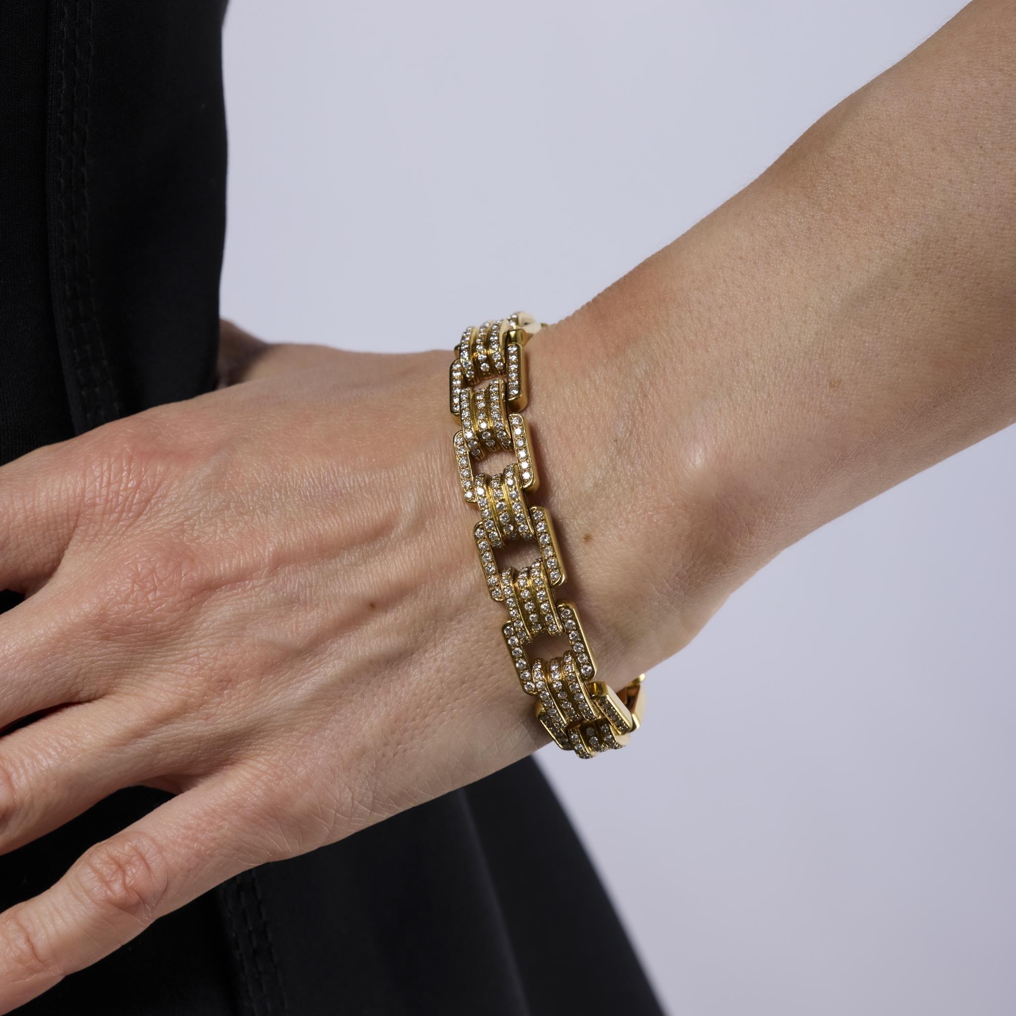 Brilliant Cut Vintage French Bvlgari 10 carat diamond 18k yellow gold bracelet