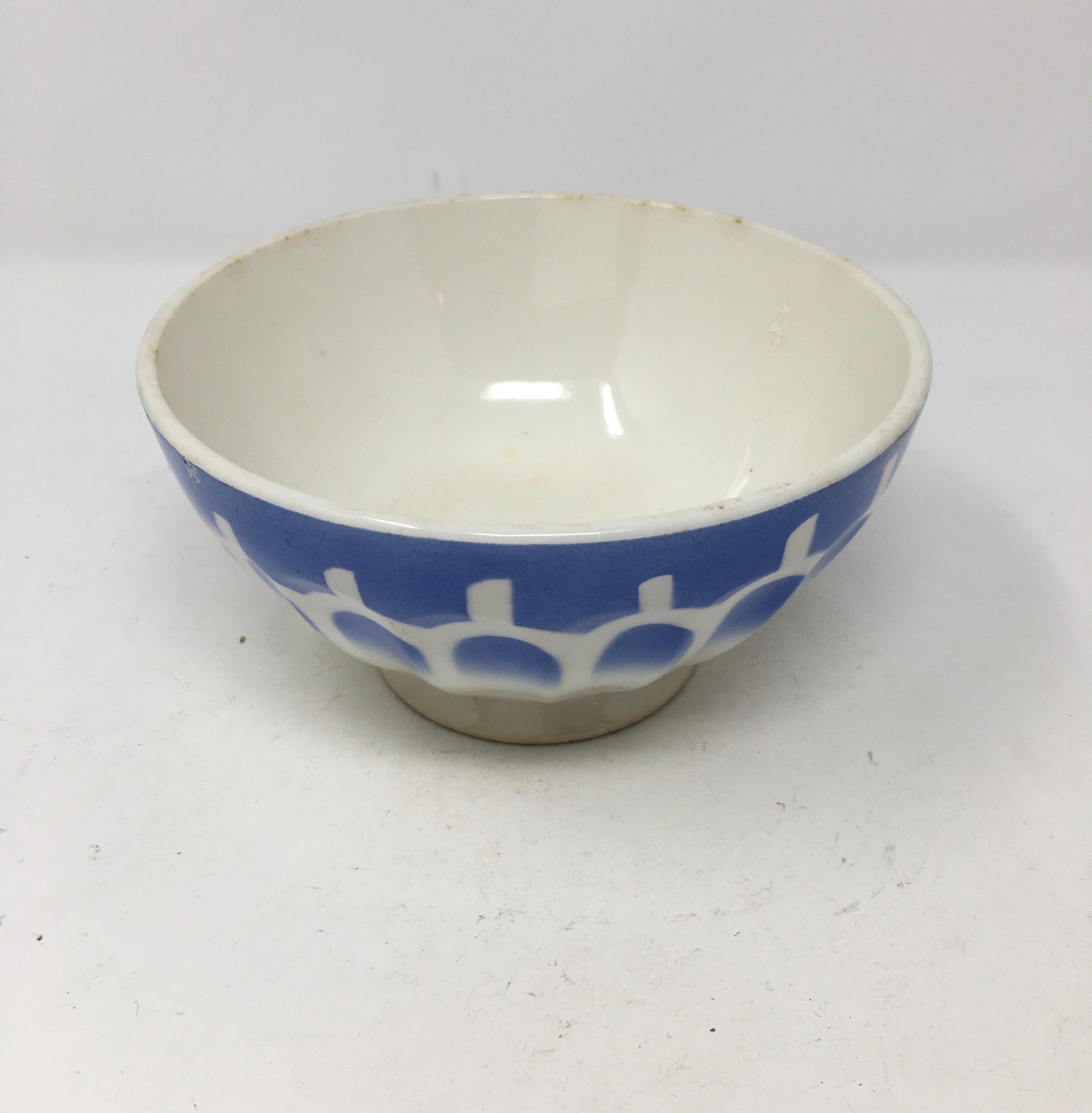 Found in the South of France, this Café au Lait bowl, was originally used in France to serve coffee or hot chocolate. Perfect for serving desserts or for a French country decor. Beautiful to mix and match with other bowls.