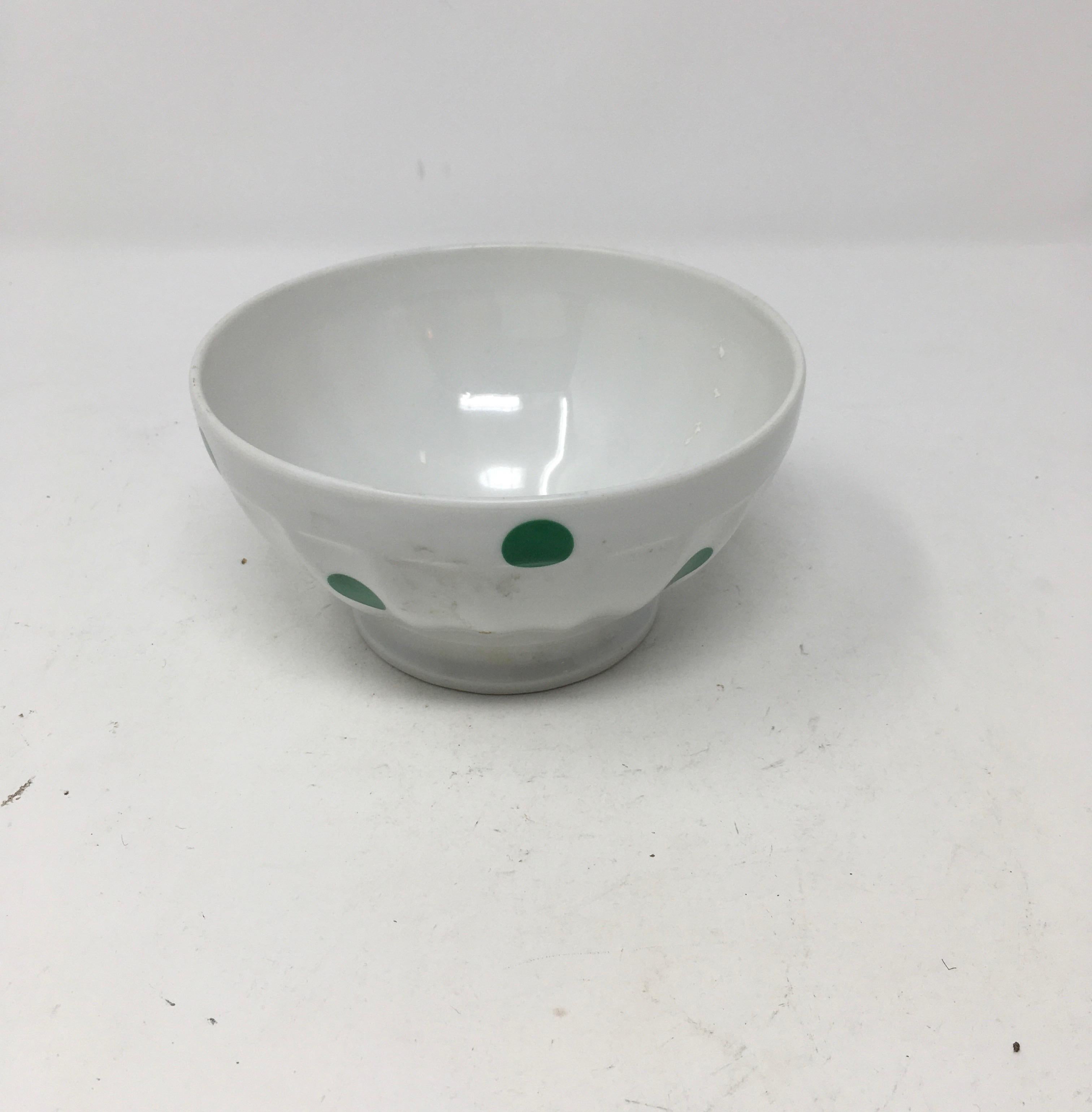 Found in the South of France, this Café au Lait bowl, was originally used in France to serve coffee or hot chocolate. Perfect for serving desserts or for a French country decor. Beautiful to mix and match with other bowls.