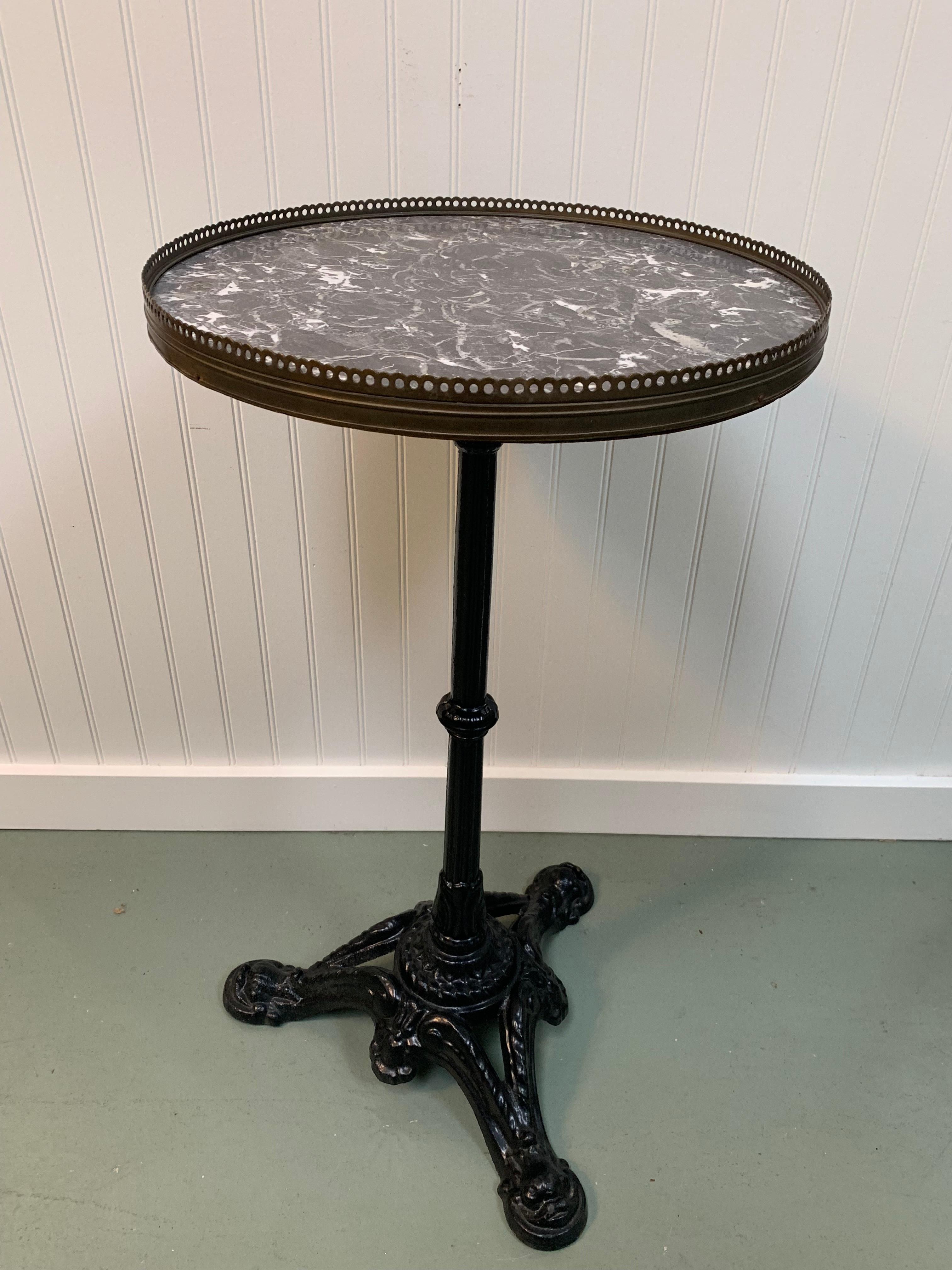 Early 20th century French cafe bistro table with cast iron pedestal. Original marble top with brass fencing around, in great condition. This piece would be ideal in a breakfast nook or as an outdoor garden table.
Diameter: 16.25