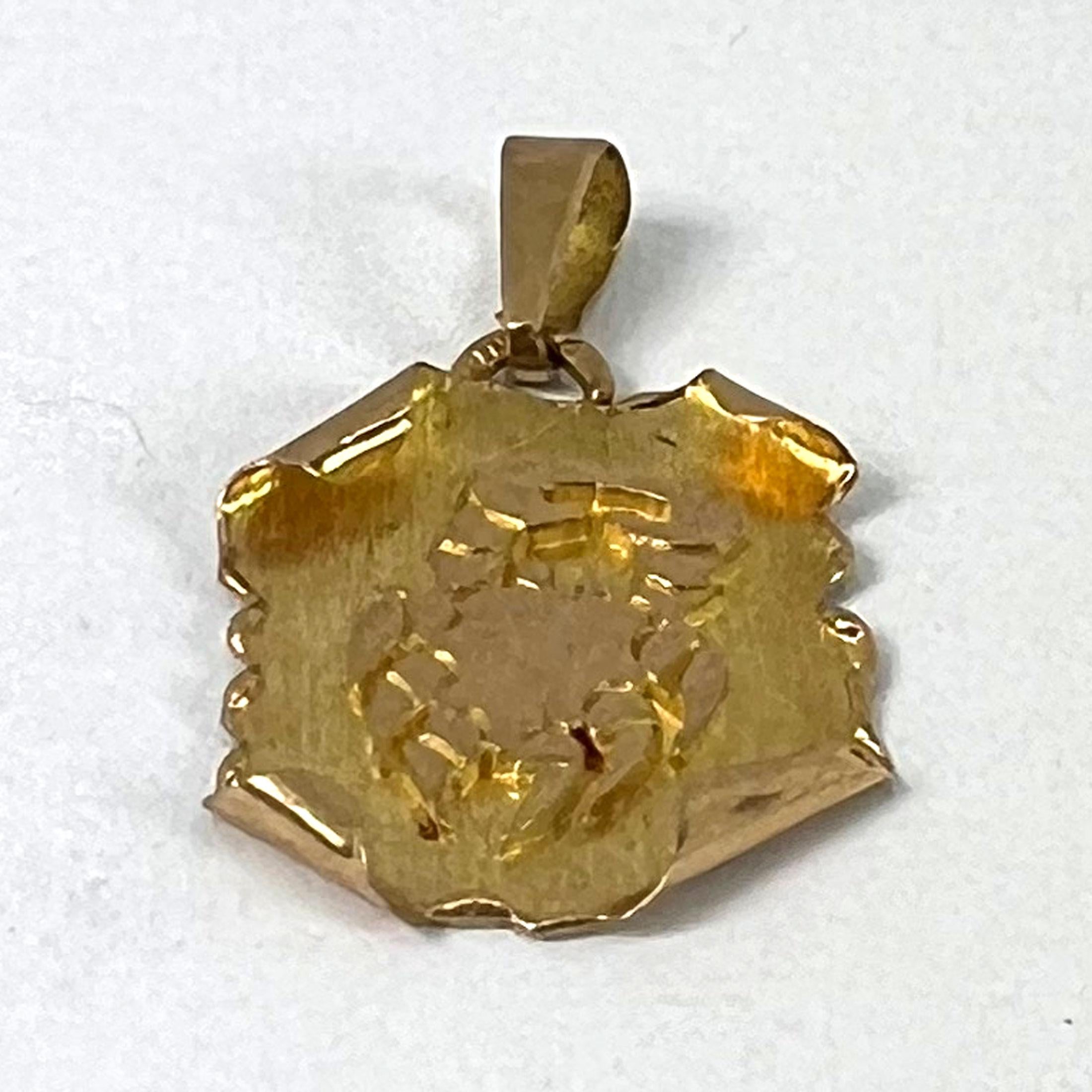 Rouleau de cancer français vintage  Pendentif à breloques en or jaune 18K Zodiac en vente 9