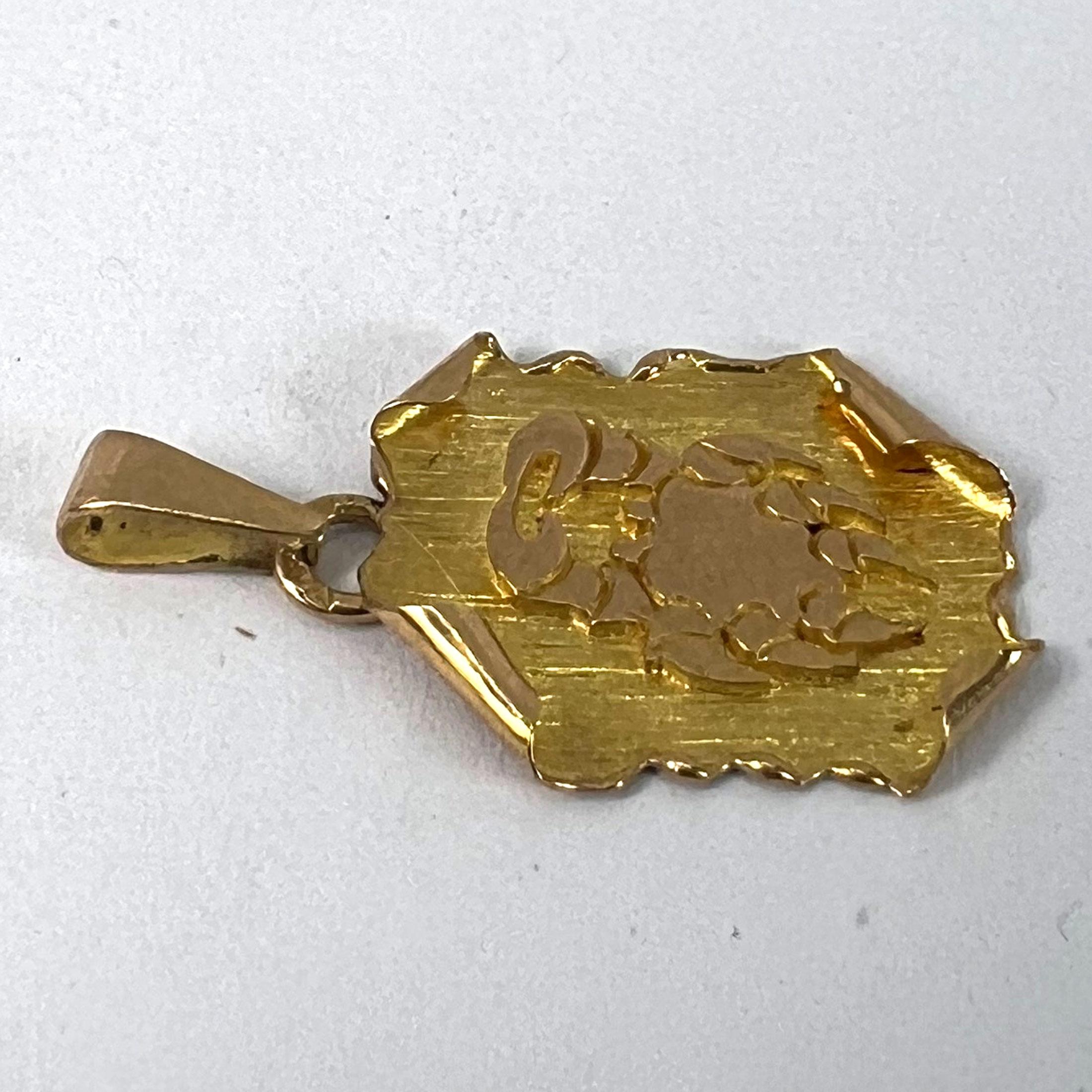 Rouleau de cancer français vintage  Pendentif à breloques en or jaune 18K Zodiac en vente 10