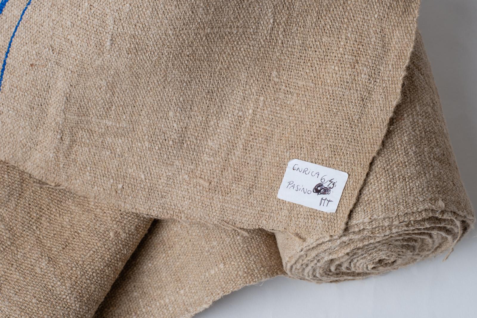 Vintage French canvas for modern or country furnishing. Upholstery fabric for armchairs: Mediterranean good taste! This tissue was used for French mail bags.  - mt. 6 -
there are other ones, with slightly different lines.
T/219-2.