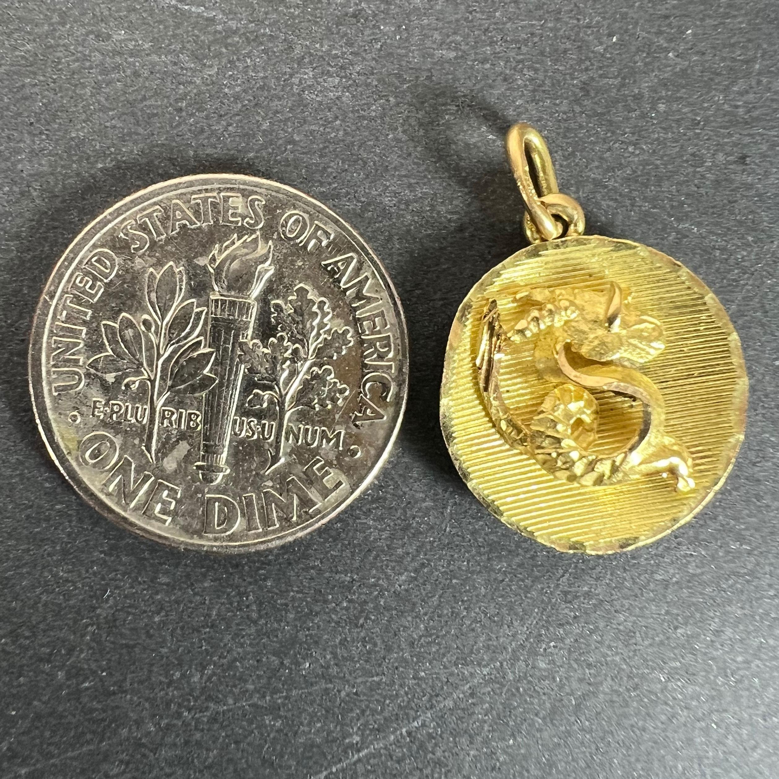 Pendentif médaille en or jaune 18 carats Capricorne signe astrologique du Zodiac en vente 6