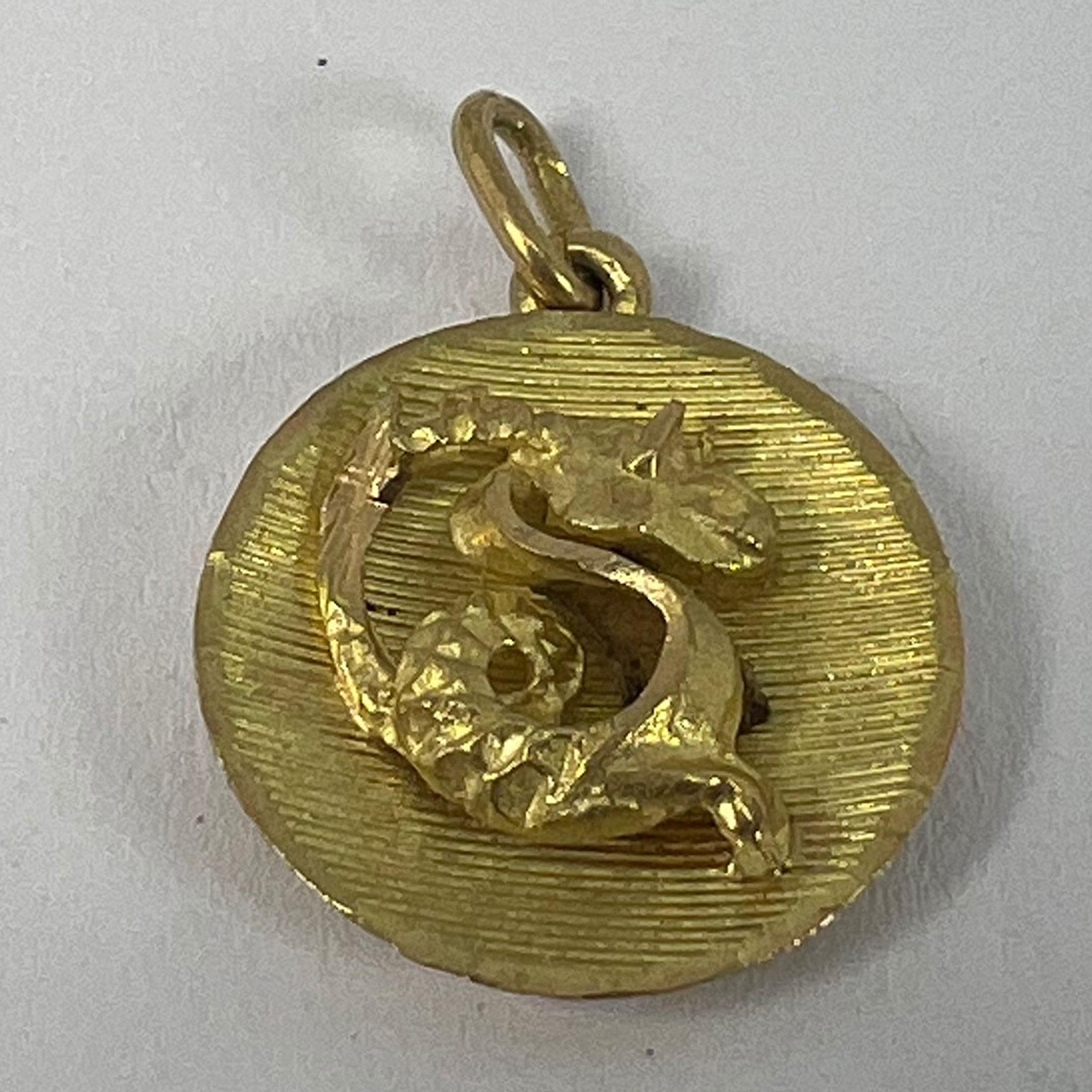 Pendentif médaille en or jaune 18 carats Capricorne signe astrologique du Zodiac en vente 8