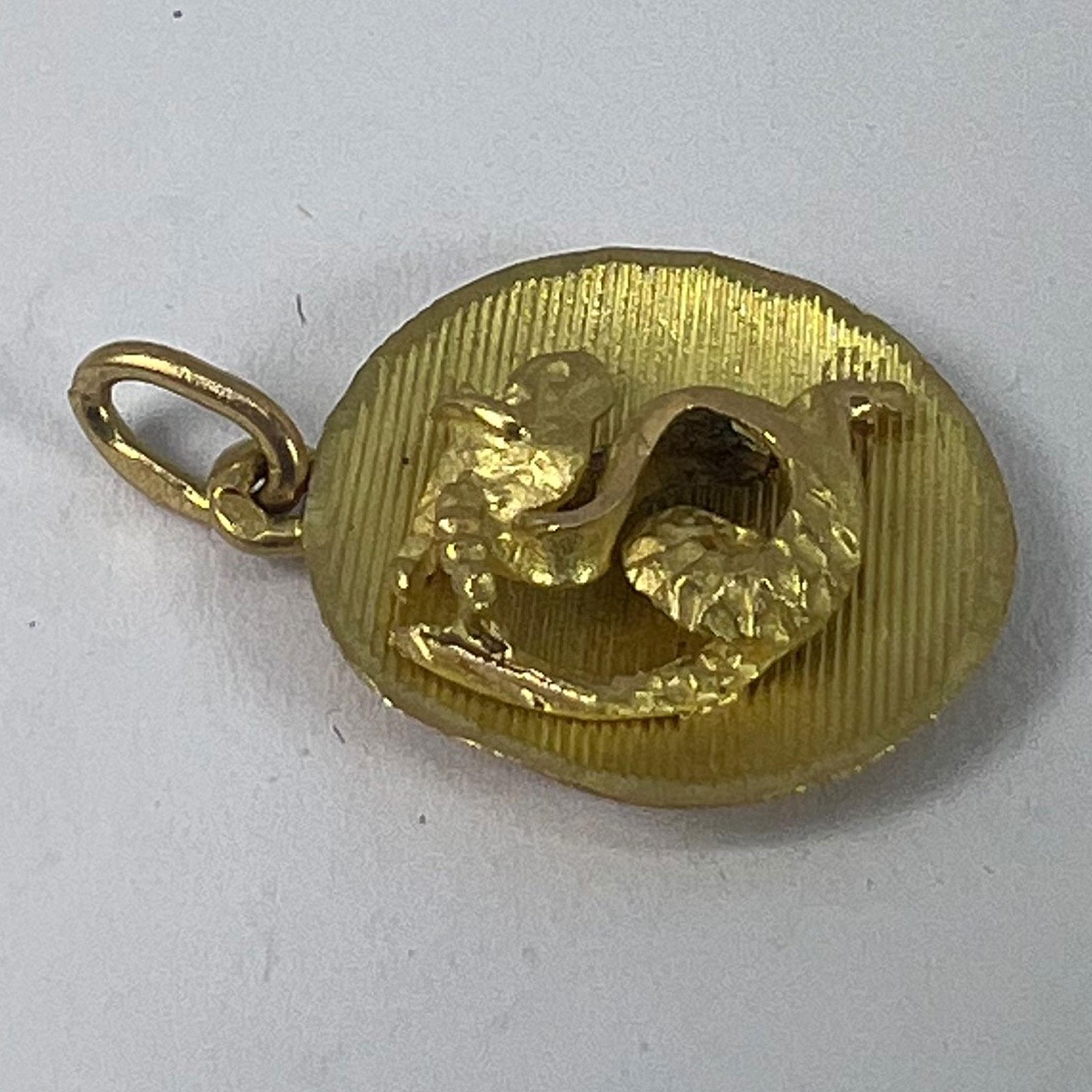 Pendentif médaille en or jaune 18 carats Capricorne signe astrologique du Zodiac en vente 10
