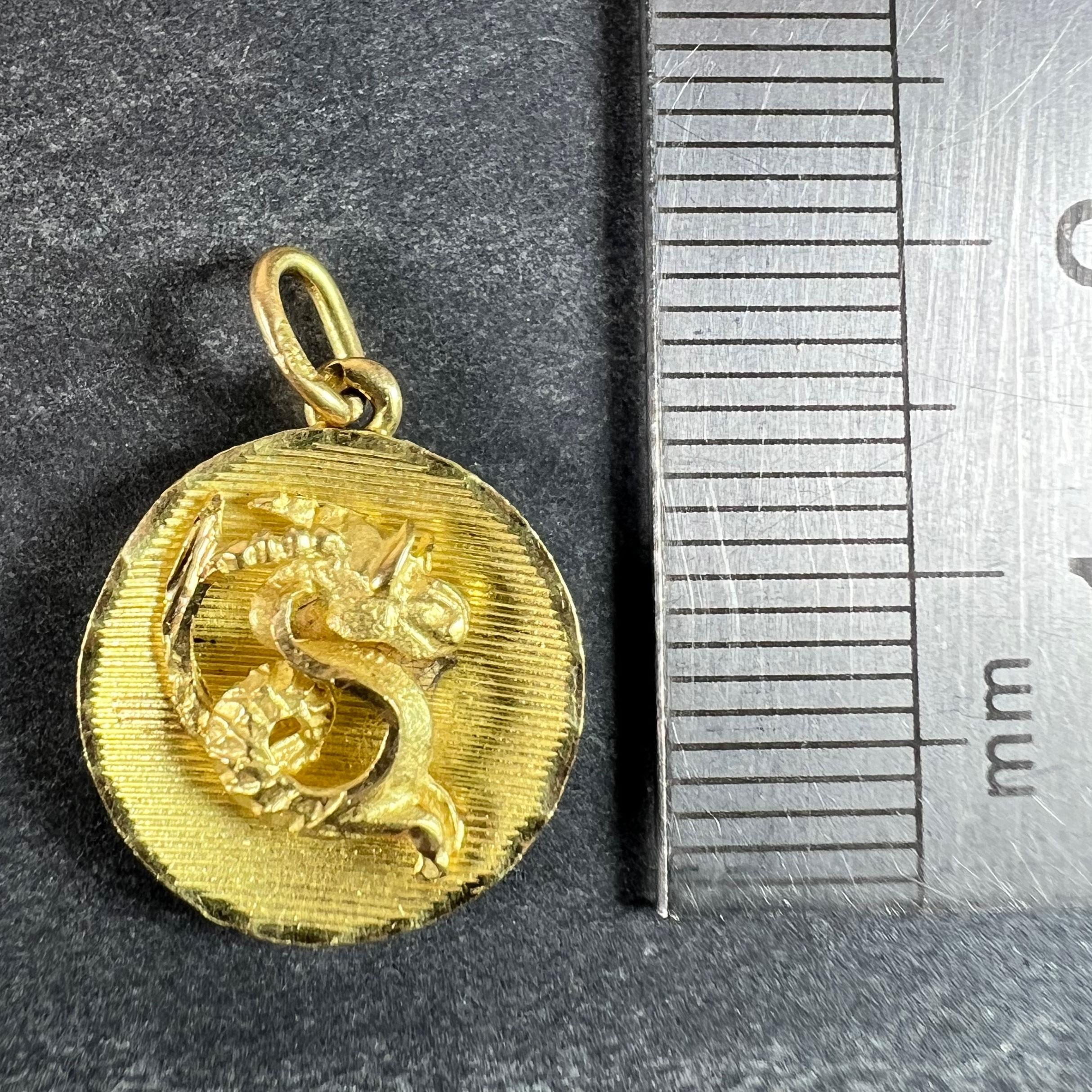 Pendentif médaille en or jaune 18 carats Capricorne signe astrologique du Zodiac en vente 5