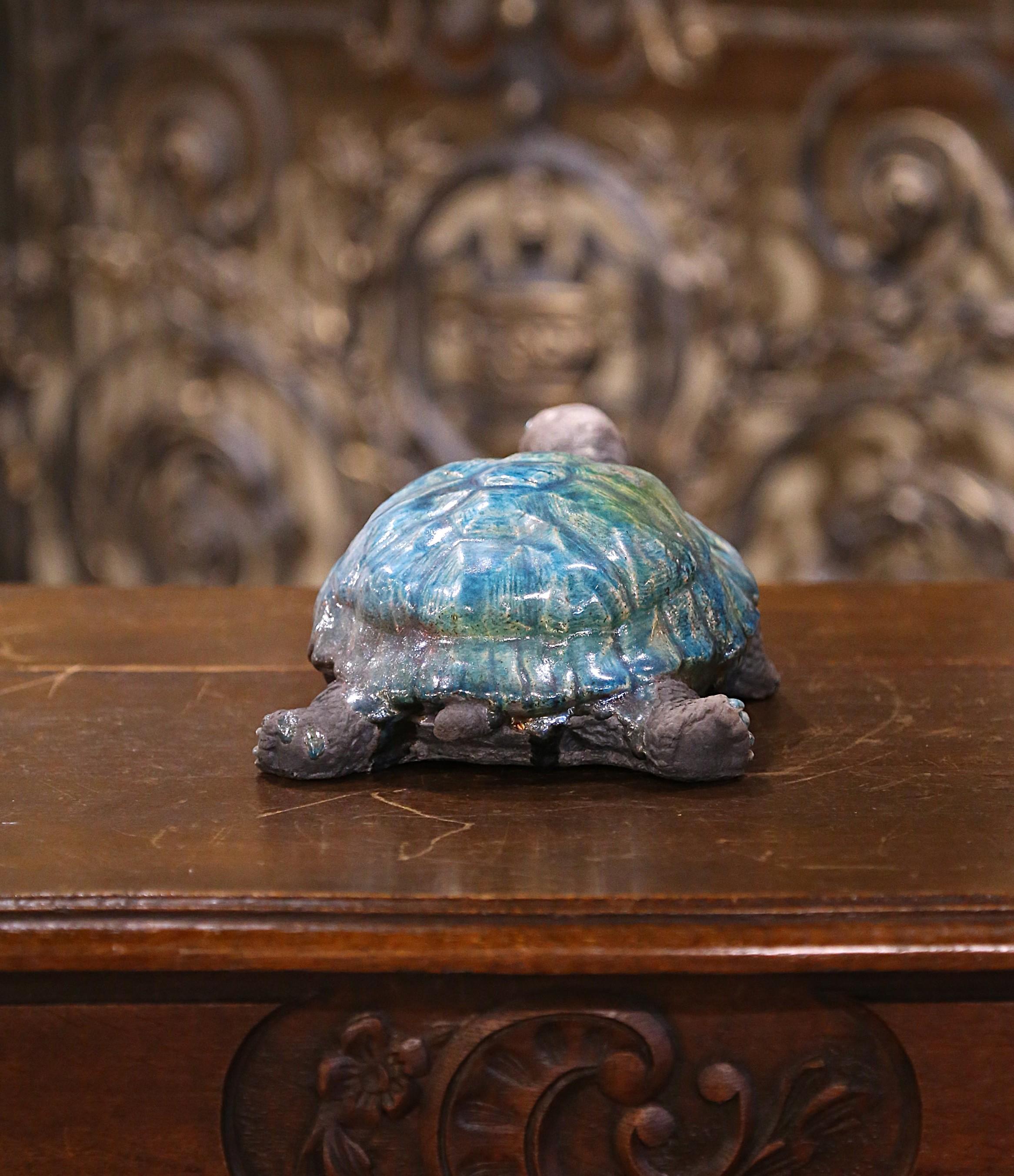 Intagliato a mano Scultura di tartaruga francese d'epoca in ceramica intagliata a due toni e screpolata Metodo Raku in vendita