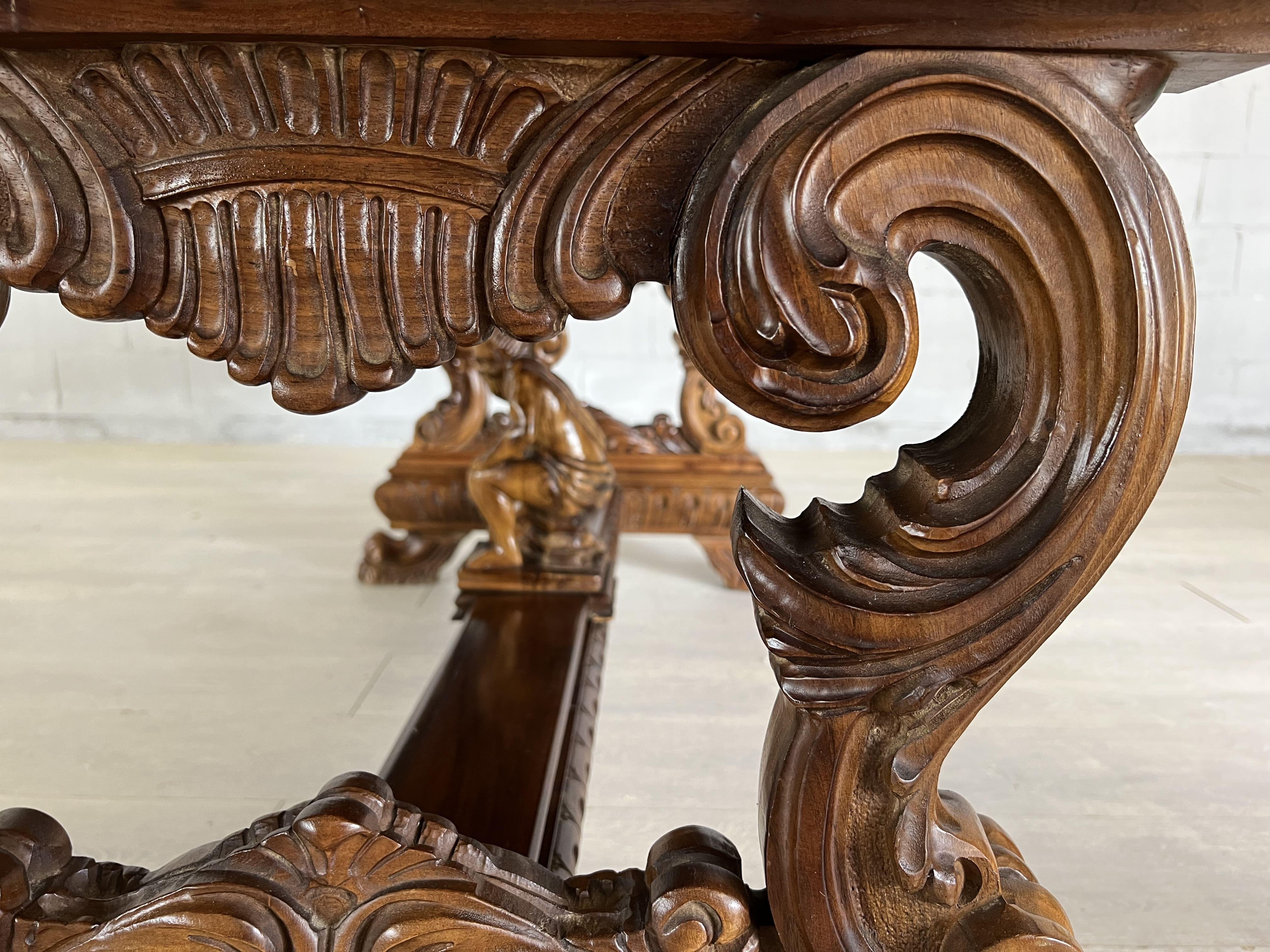 Table de salle à manger et bureau de bibliothèque en Oak Renaissance Vintage français sculpté en vente 6