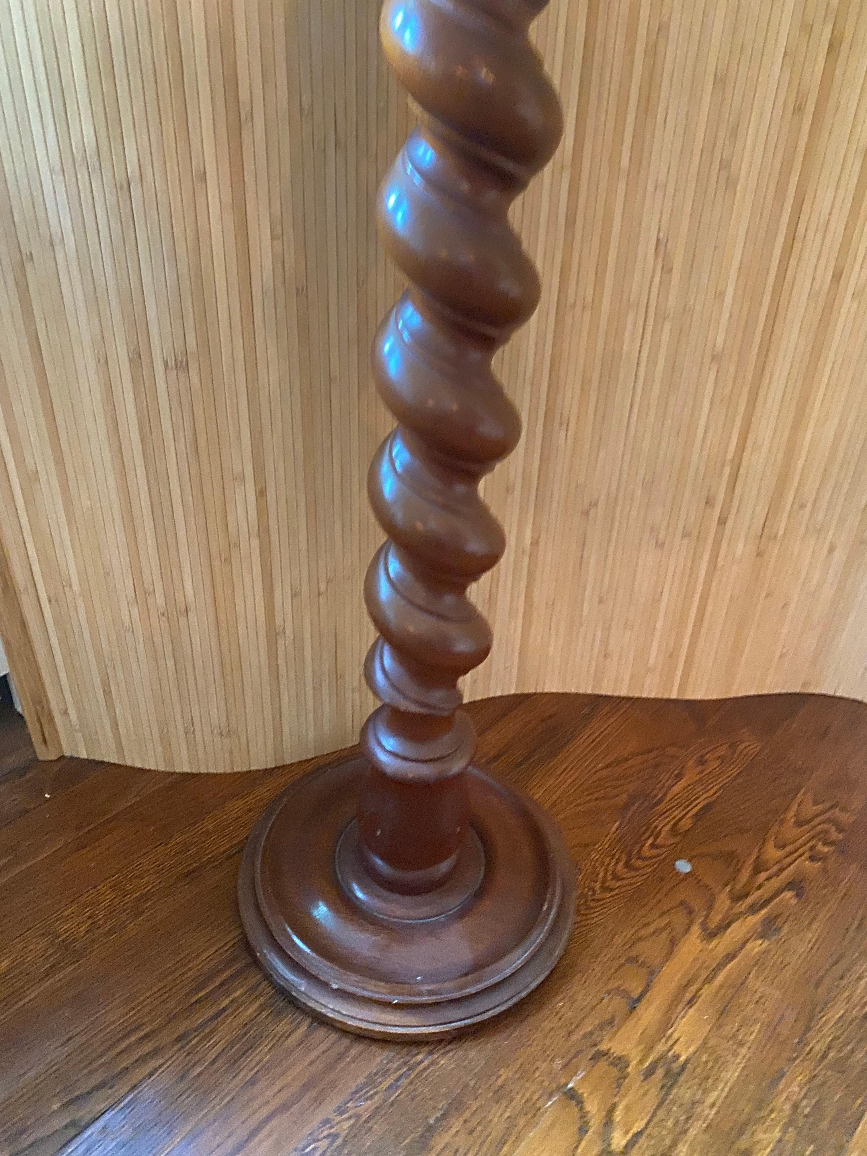 Vintage Französisch geschnitzt gedrehtes Holz Pedestal (Gedrechselt) im Angebot