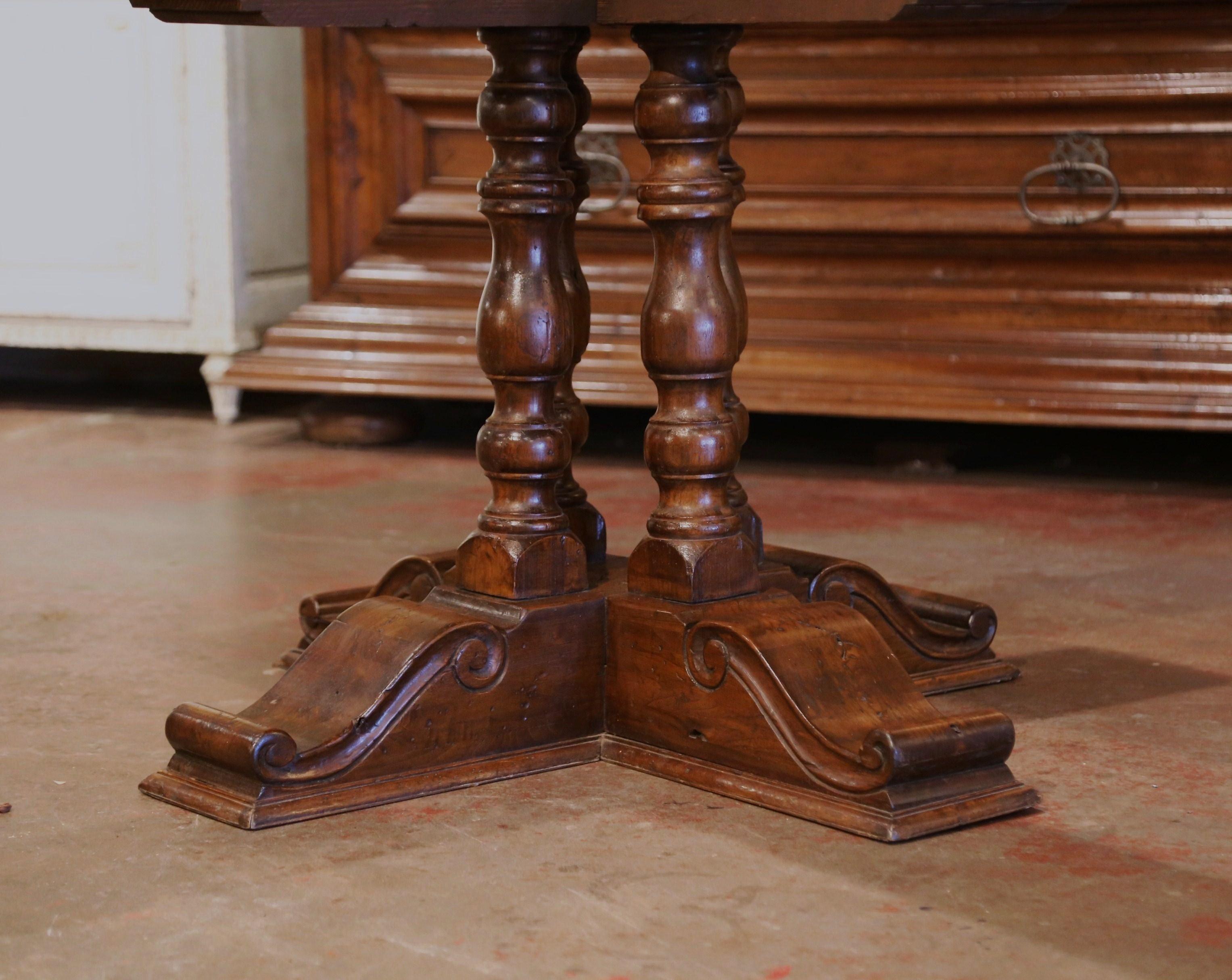Vintage French Carved Walnut Round Dining Table on Columns Pedestal Base In Excellent Condition In Dallas, TX