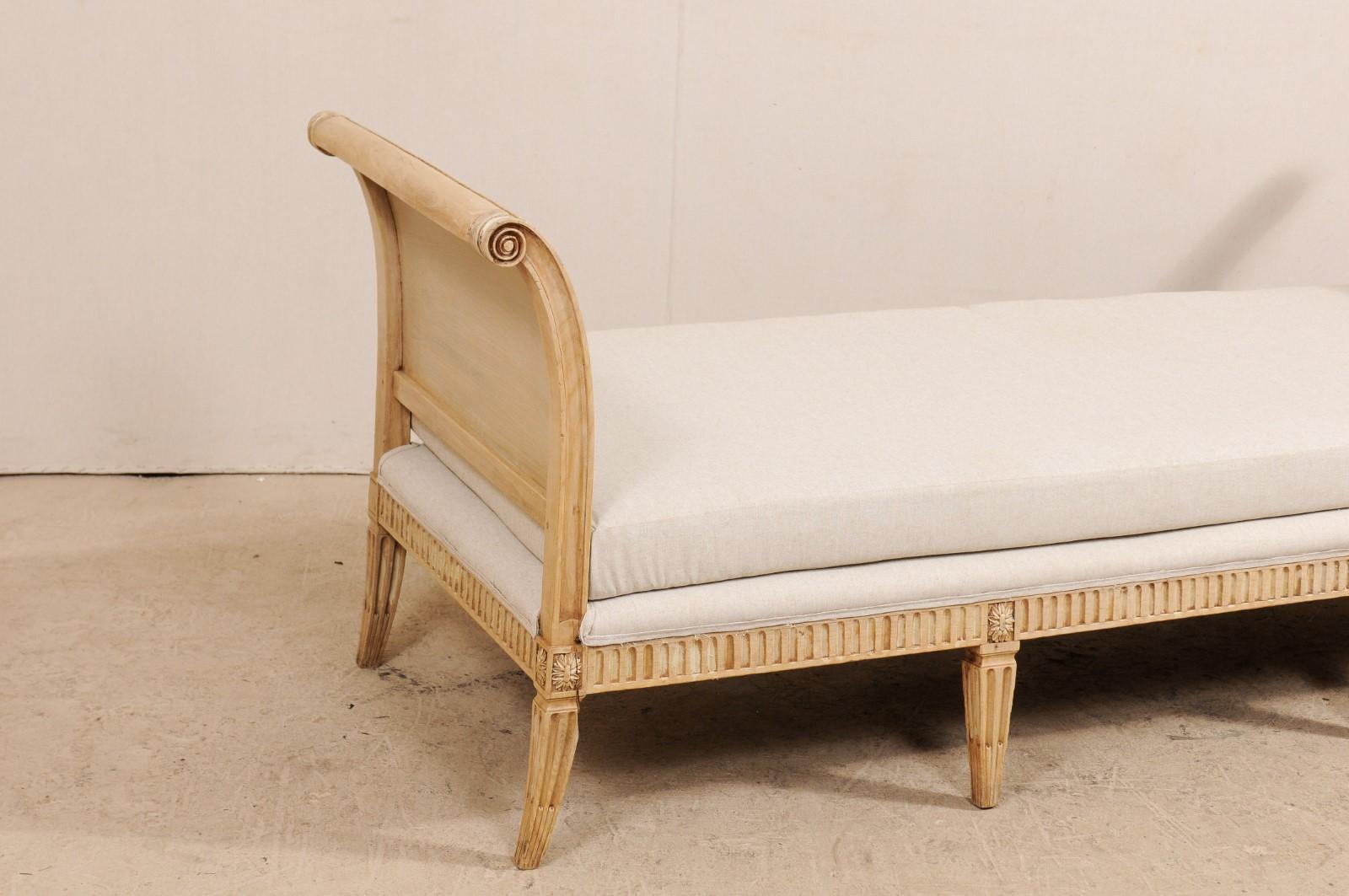Französische Sofabank aus geschnitztem Holz und gepolstertem Holz, Vintage 5