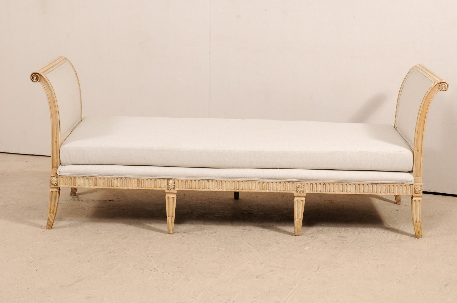 Französische Sofabank aus geschnitztem Holz und gepolstertem Holz, Vintage 6