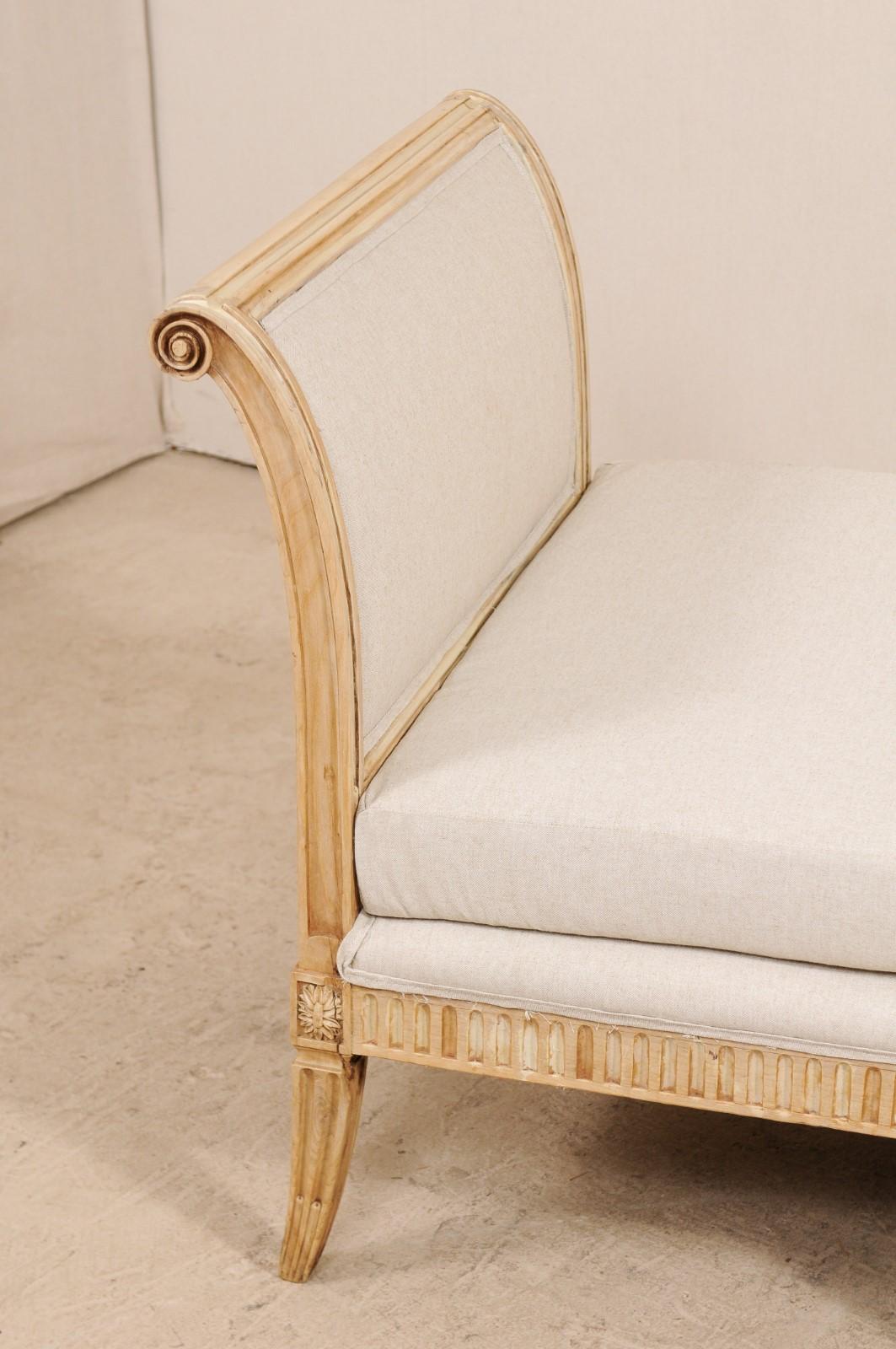 Französische Sofabank aus geschnitztem Holz und gepolstertem Holz, Vintage (20. Jahrhundert)