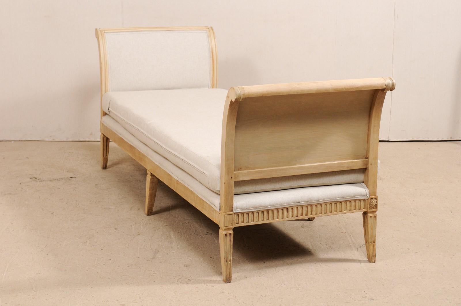 Französische Sofabank aus geschnitztem Holz und gepolstertem Holz, Vintage 3