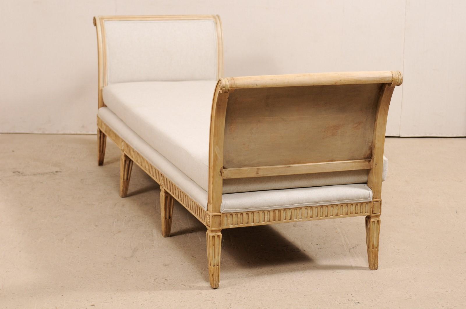 Französische Sofabank aus geschnitztem Holz und gepolstertem Holz, Vintage 4