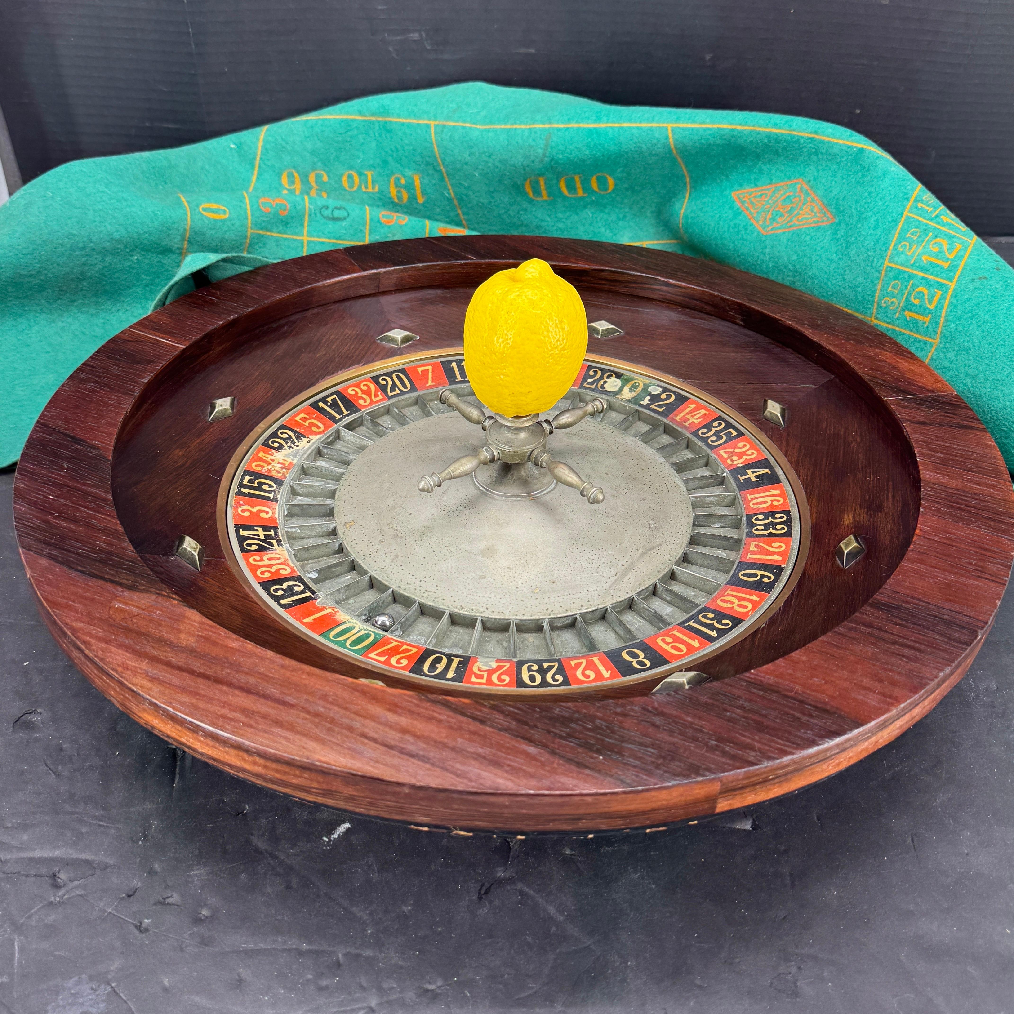 Vieille roue de roulette de casino française Marque Deposee, années 1950 en vente 1