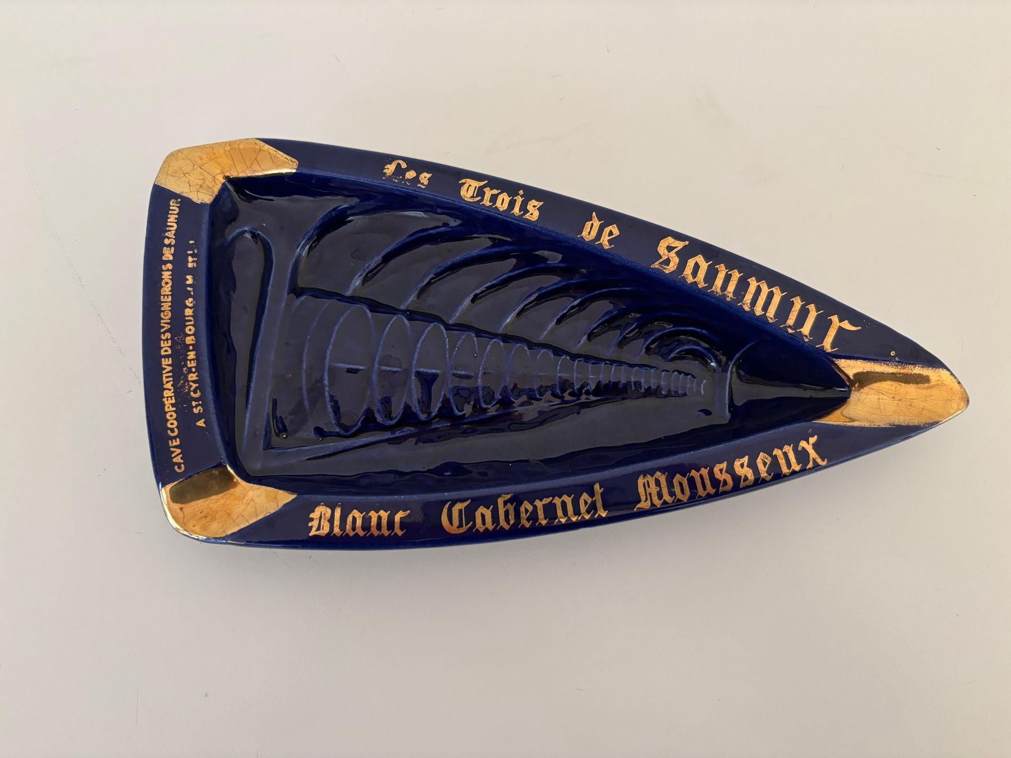 Vintage French Ceramic Ashtray Cobalt Blue and Gold Rectangular Shape.
Circa 1960s advertising ceramic blue and gold ceramic ashtray or catchall, vide poche.
Marked in gold on blue
