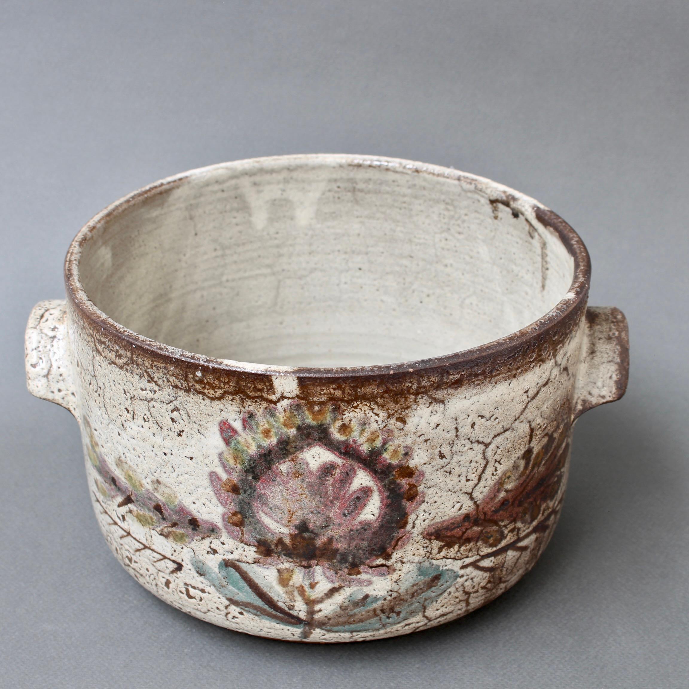 Klassische französische Keramikkasserolle mit Deckel von Gustave Reynaud - Le Mûrier (Handbemalt) im Angebot