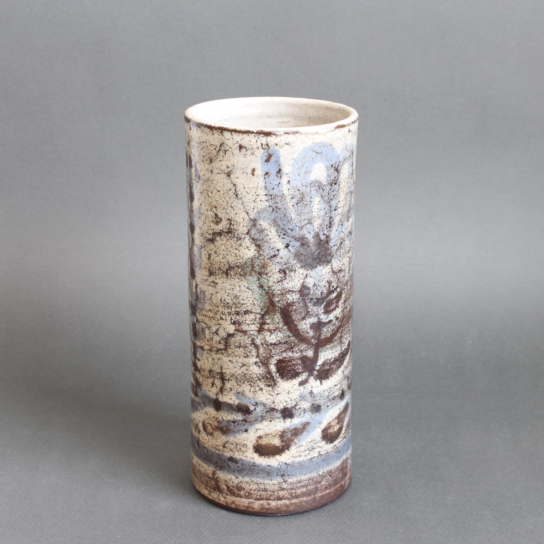 Französische Blumenvase aus Keramik von Le Mûrier (ca. 1960er Jahre) (Handbemalt) im Angebot