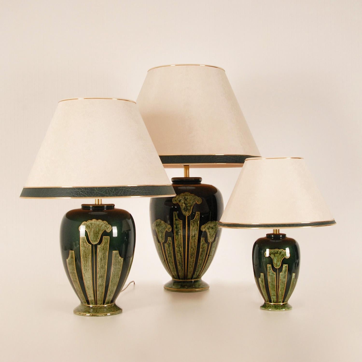 Lampade da tavolo francesi vintage in ceramica verde e oro, marmo metallico, set da 3 in vendita 3