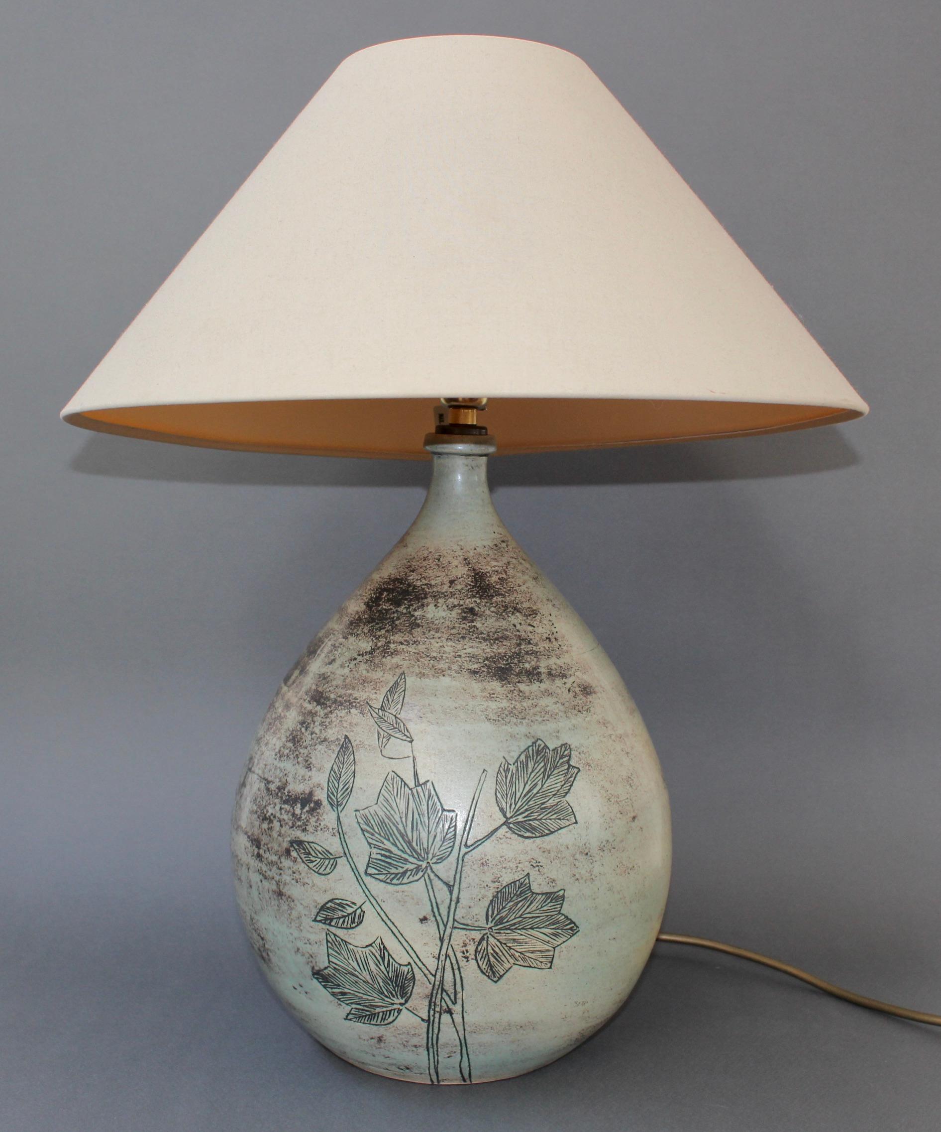 Large vintage ceramic table lamp, (circa 1950s) by French ceramicist, Jacques Blin. This stunningly beautiful French lamp incorporates Blin's characteristic sgraffito-etchings on its surface. Here there are a series of leaves on their stems. The